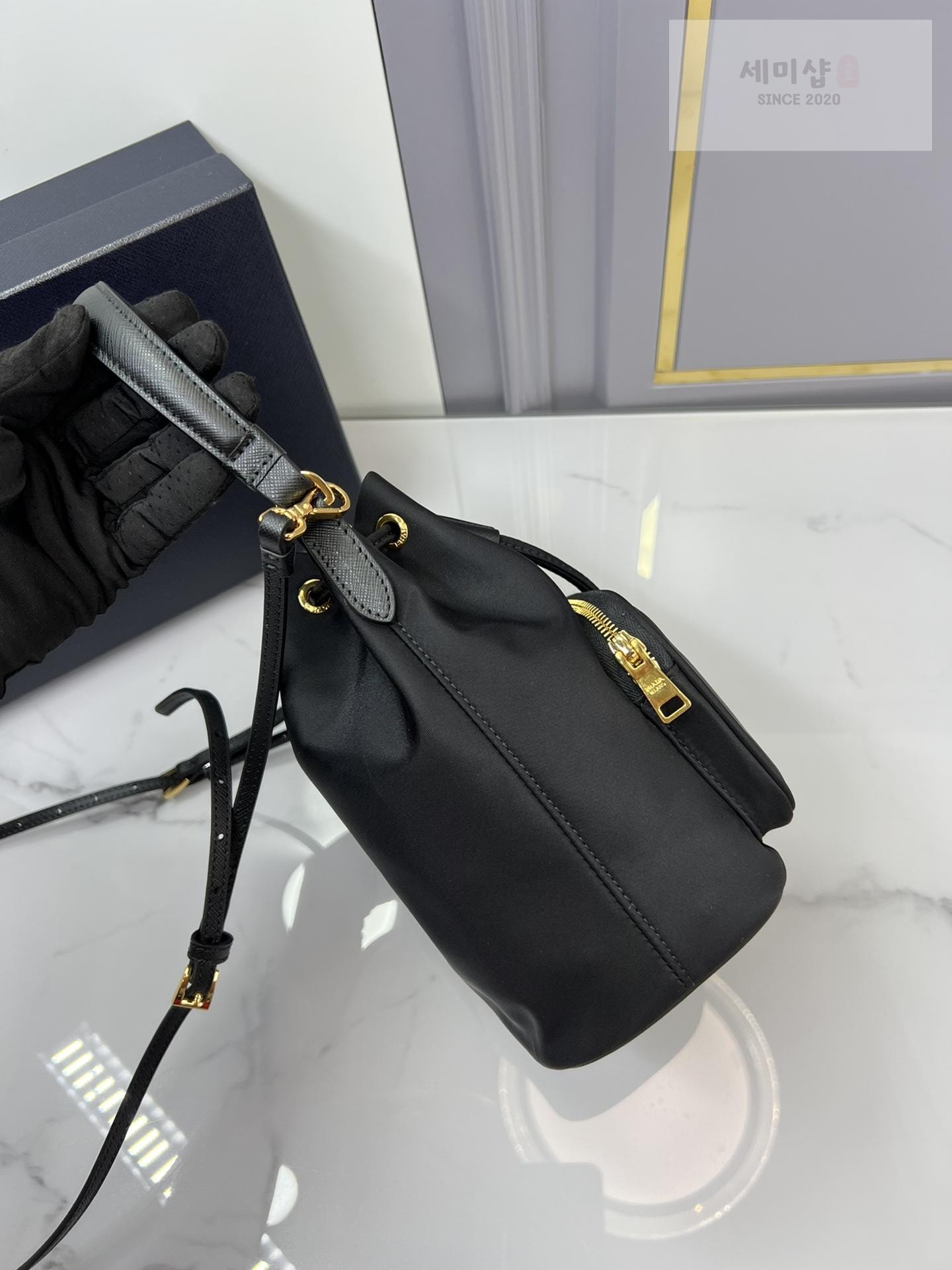 P R A D A Prada Nylon Bucket Bag 3번 이미지