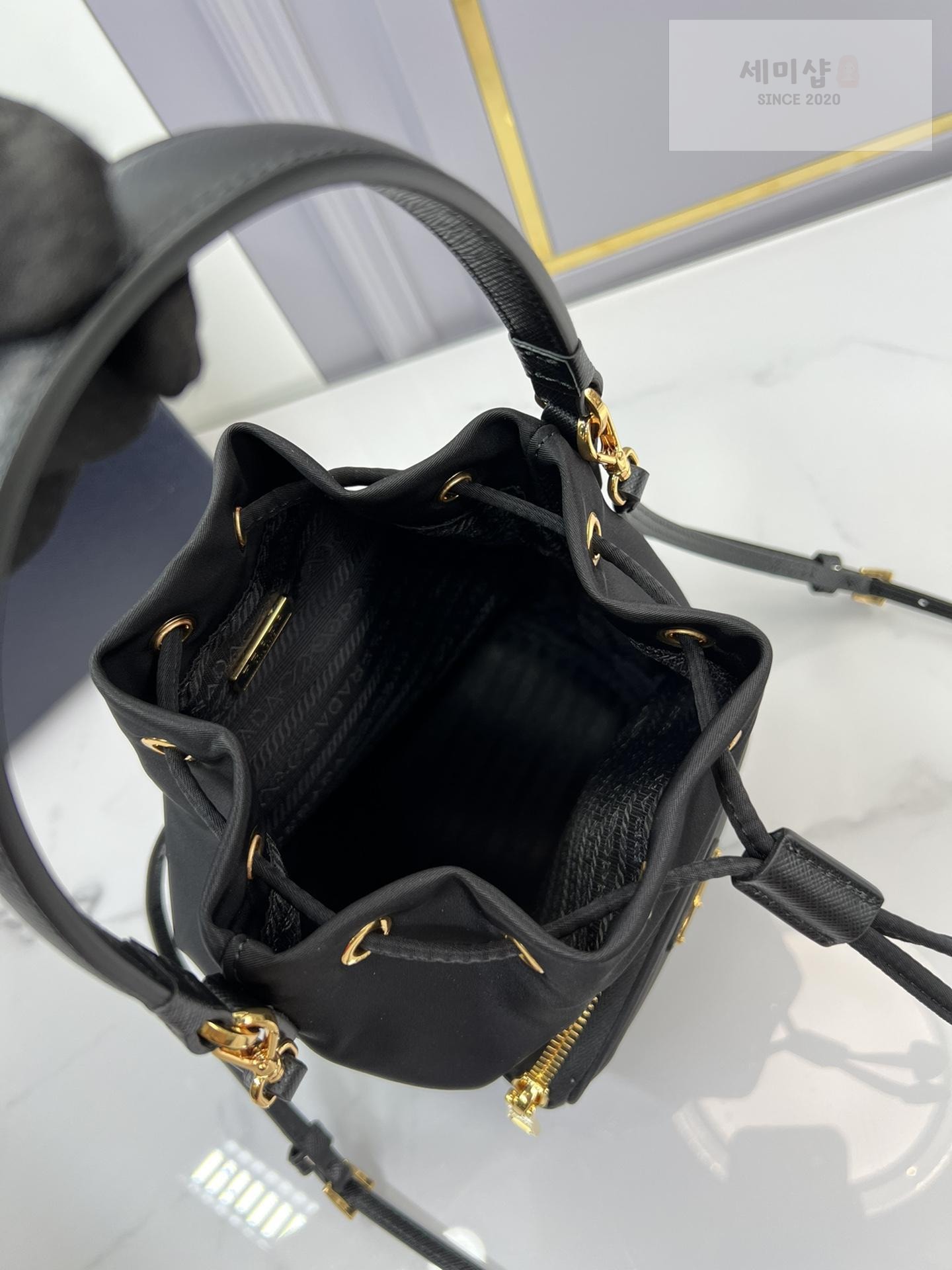 P R A D A Prada Nylon Bucket Bag 6번 이미지