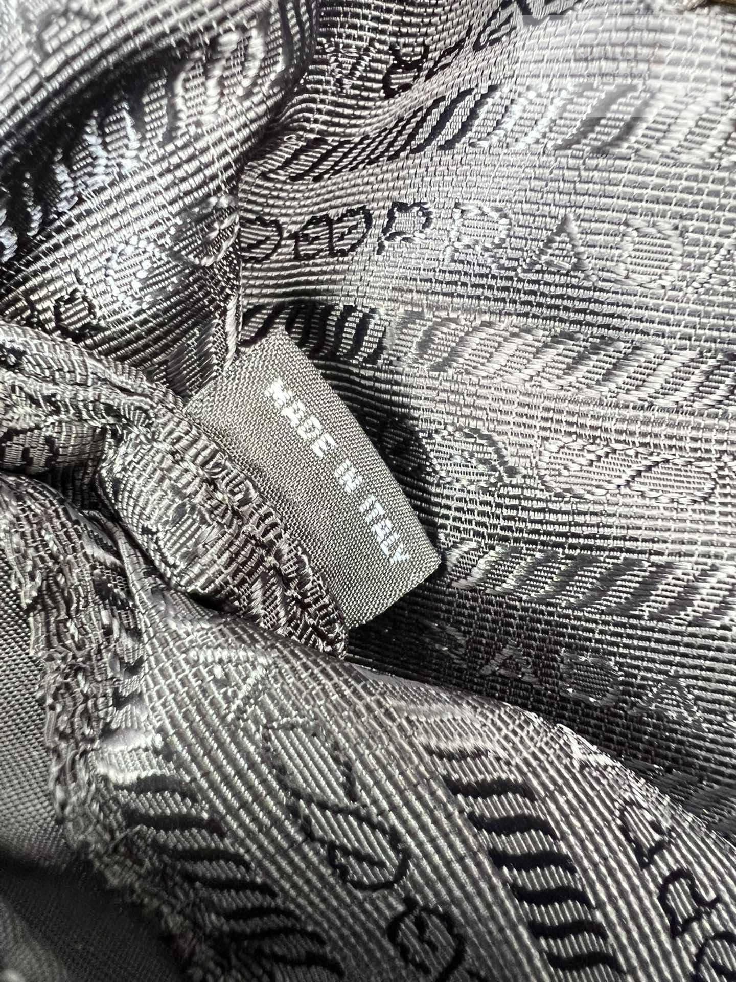 P R A D A Prada Nylon Bucket Bag 7번 이미지