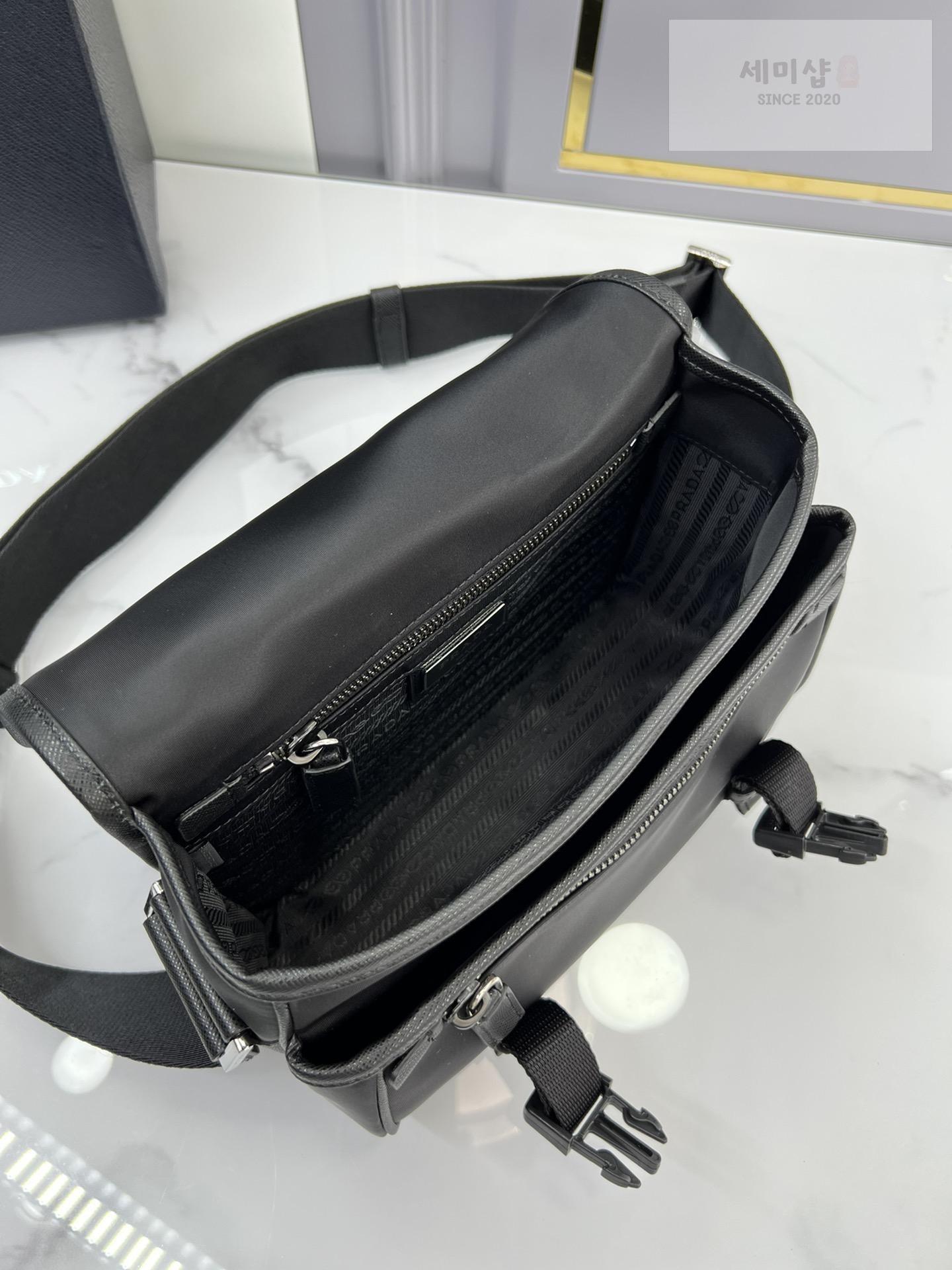 P R A D A Prada Nylon Cross Bag 5번 이미지