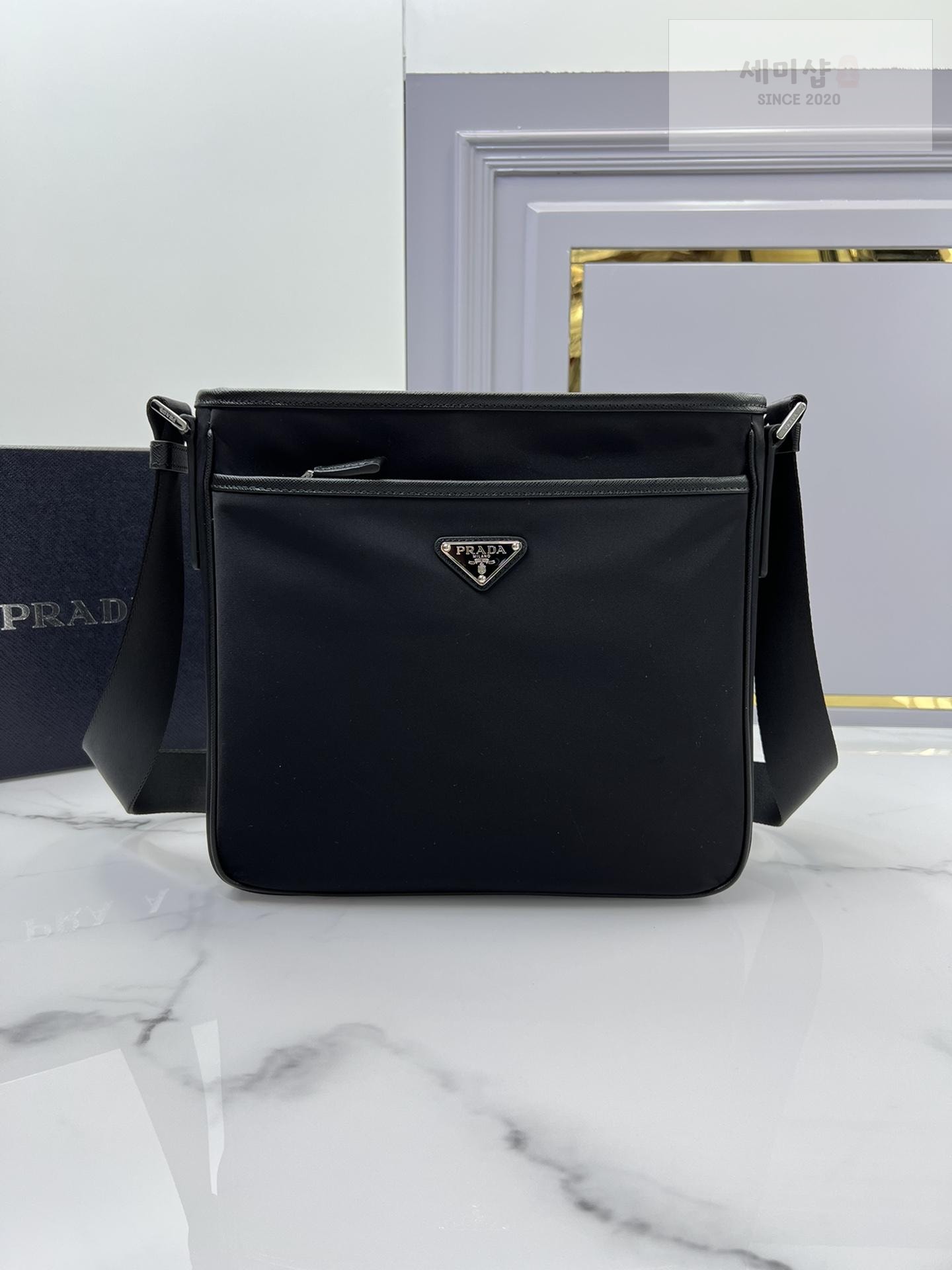 P R A D A Prada Nylon Messenger Bag 7번 이미지