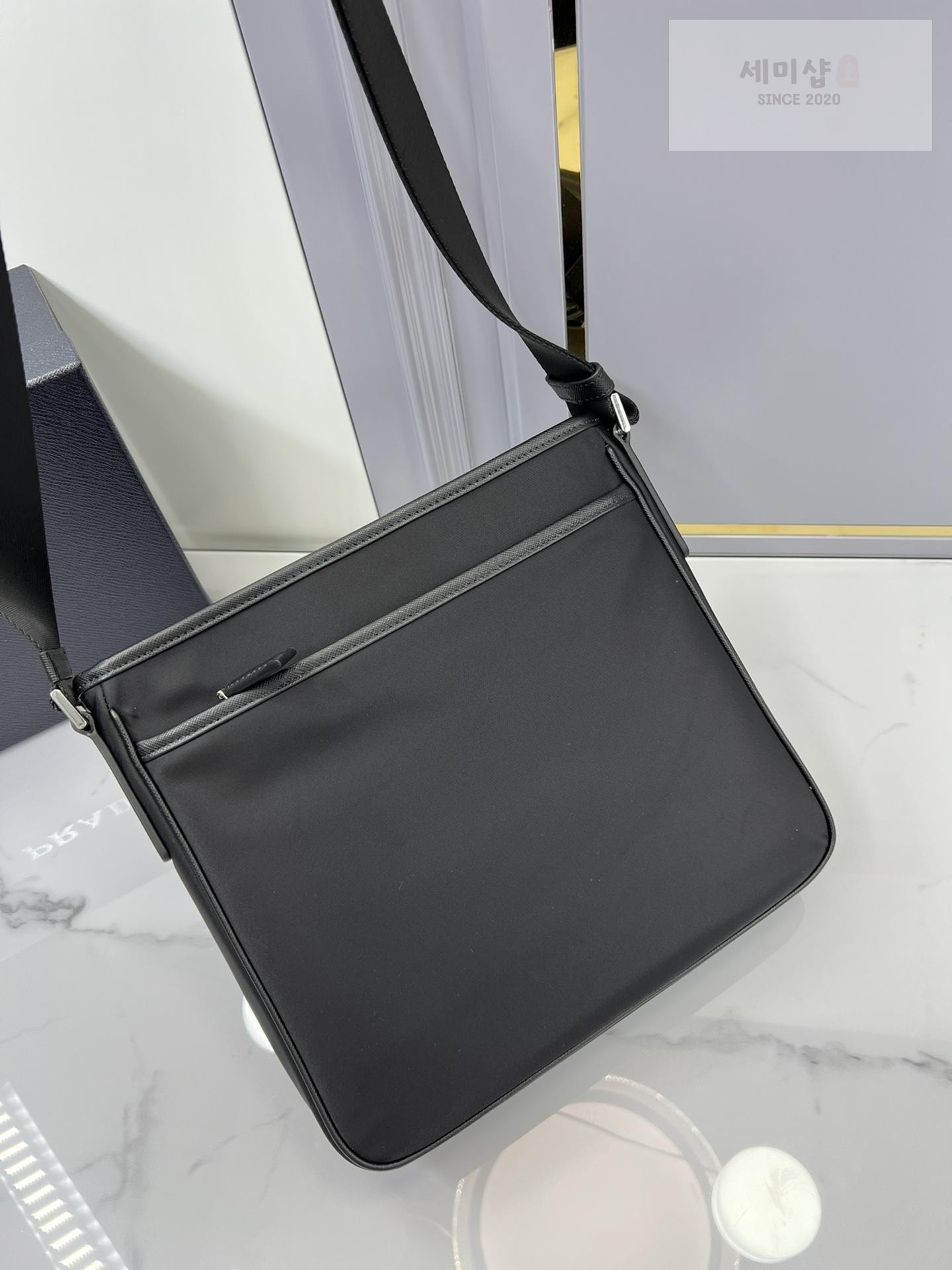 P R A D A Prada Nylon Messenger Bag 6번 이미지