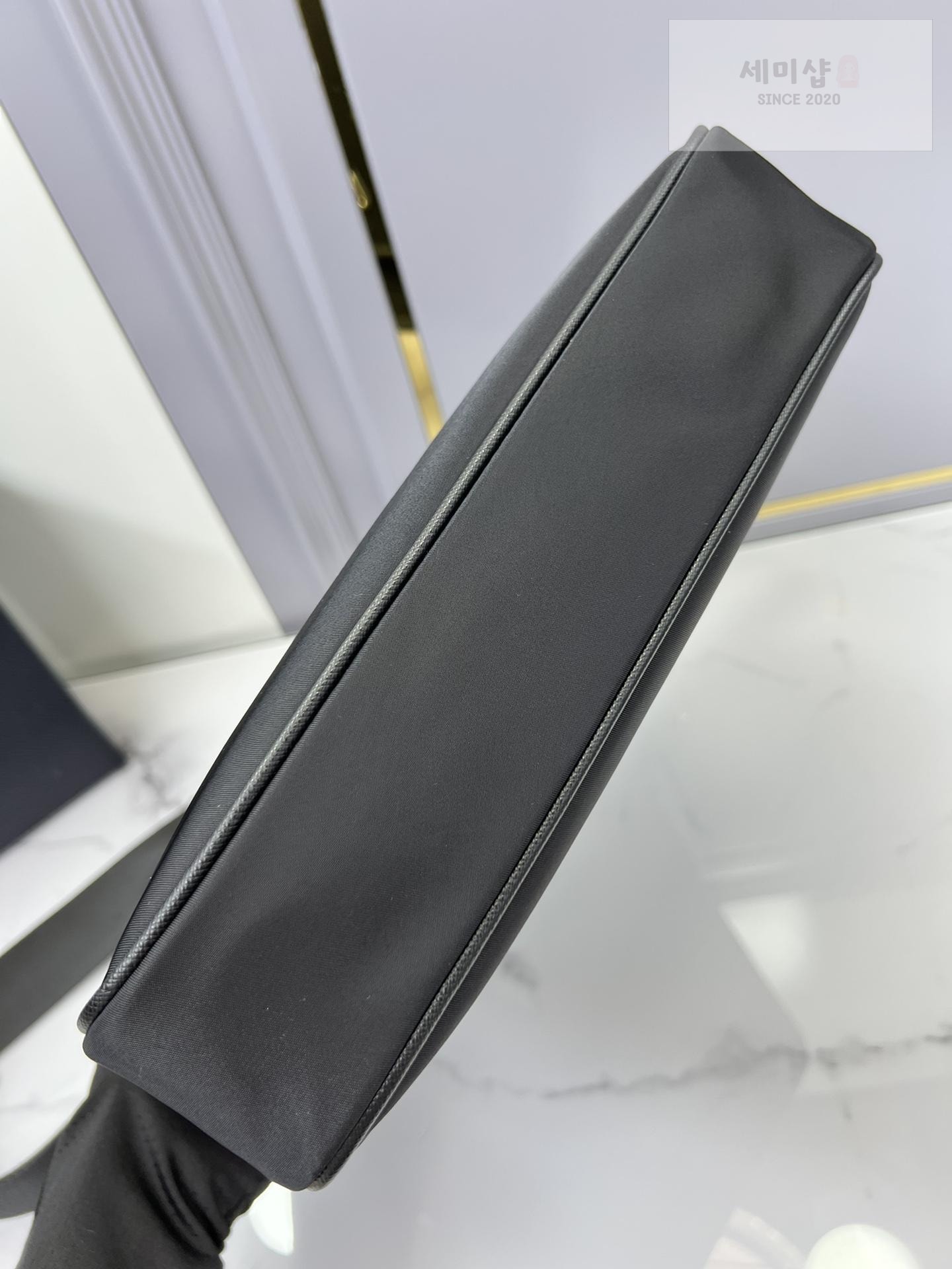 P R A D A Prada Nylon Messenger Bag 8번 이미지