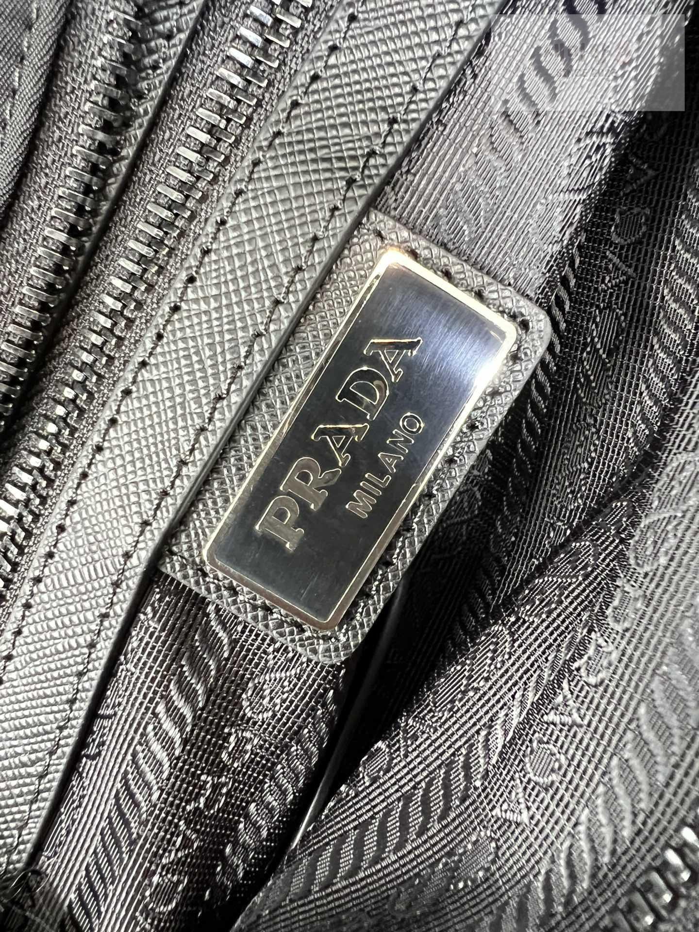 P R A D A Prada Nylon Messenger Bag 5번 이미지