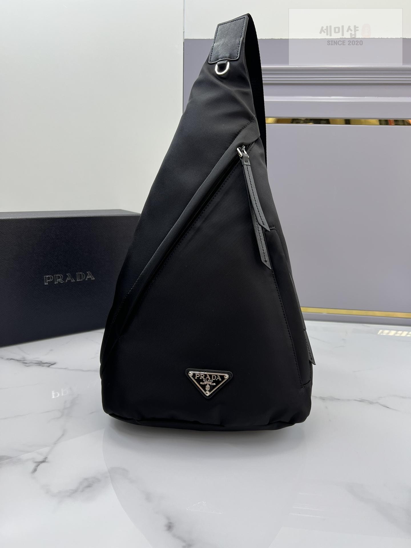 P R A D A Prada Nylon Sling Bag 8번 이미지