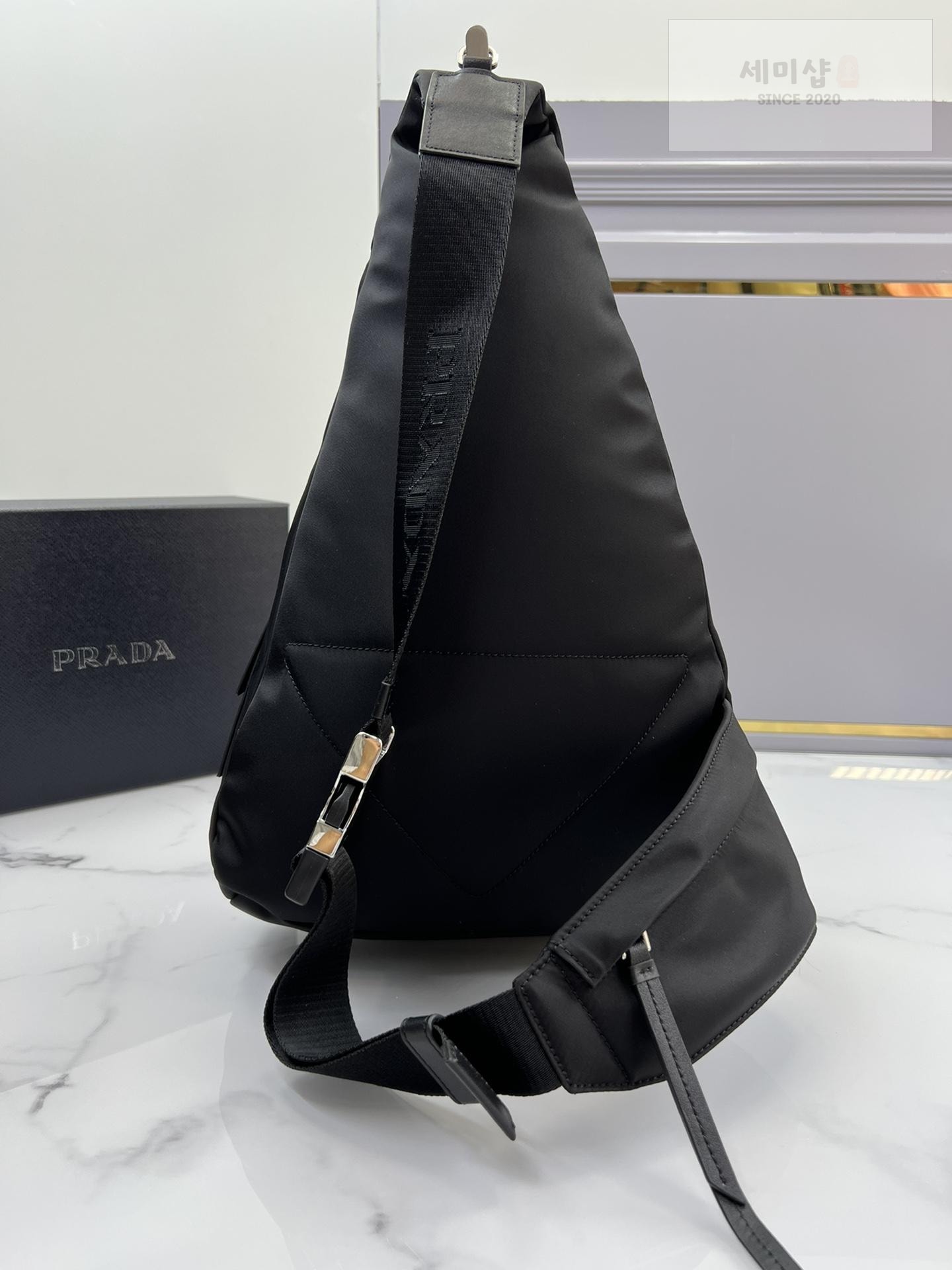 P R A D A Prada Nylon Sling Bag 7번 이미지
