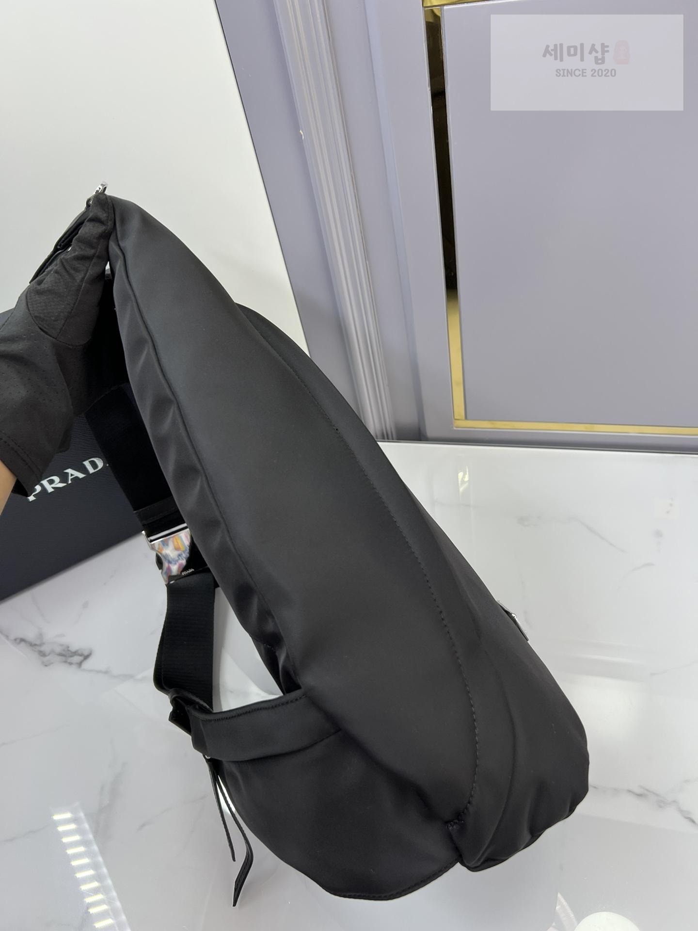 P R A D A Prada Nylon Sling Bag 1번 이미지