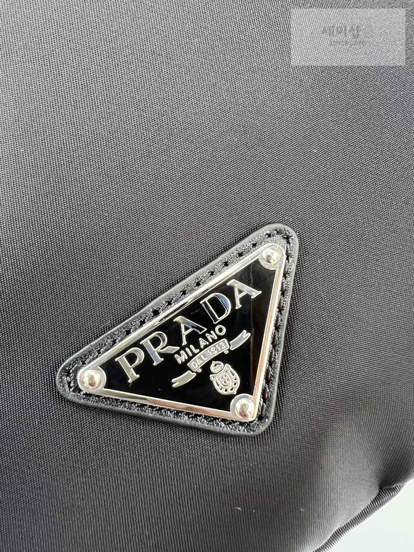 P R A D A Prada Nylon Sling Bag 3번 이미지