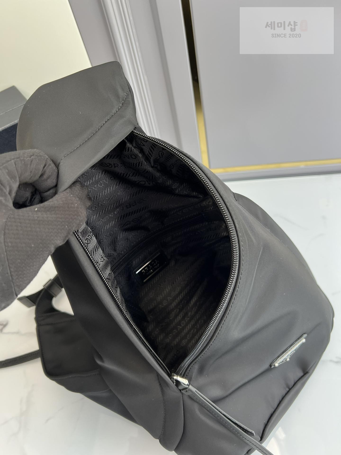 P R A D A Prada Nylon Sling Bag 5번 이미지