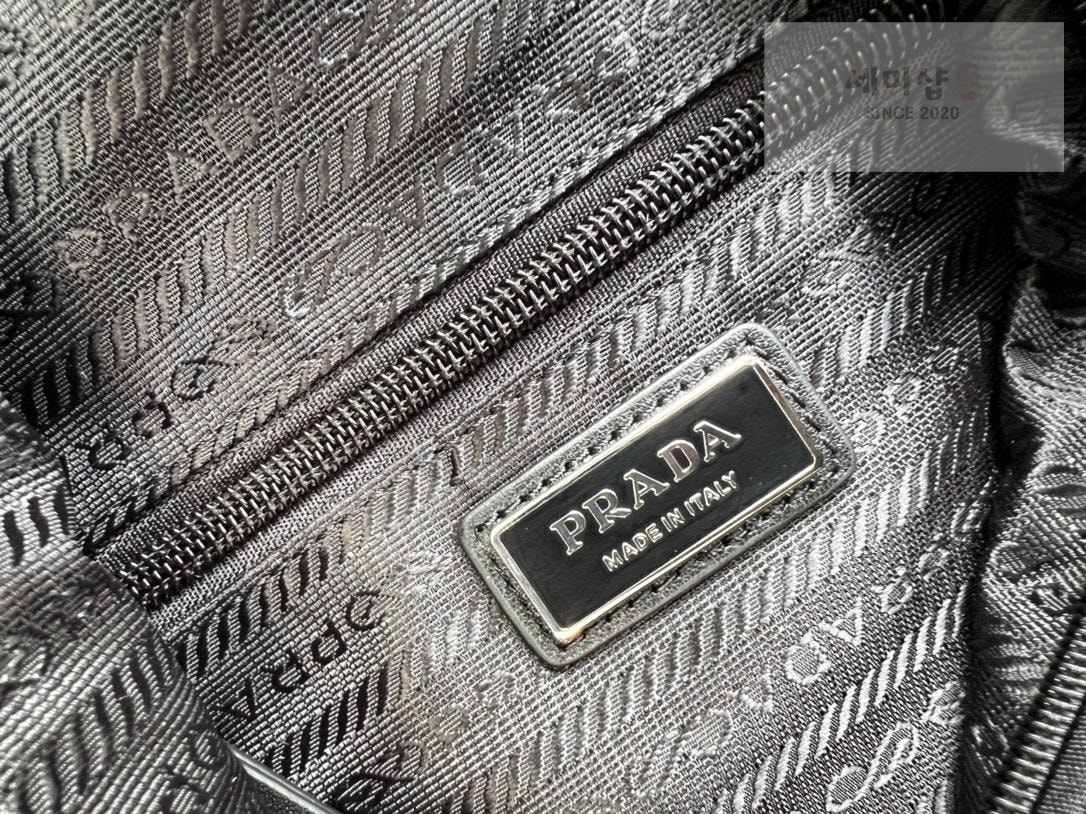 P R A D A Prada Nylon Sling Bag 6번 이미지