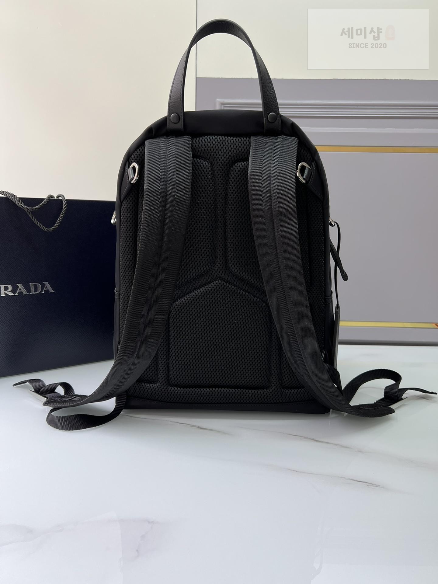 P R A D A Prada Nylon Triangle Logo Backpack Bag 1번 이미지