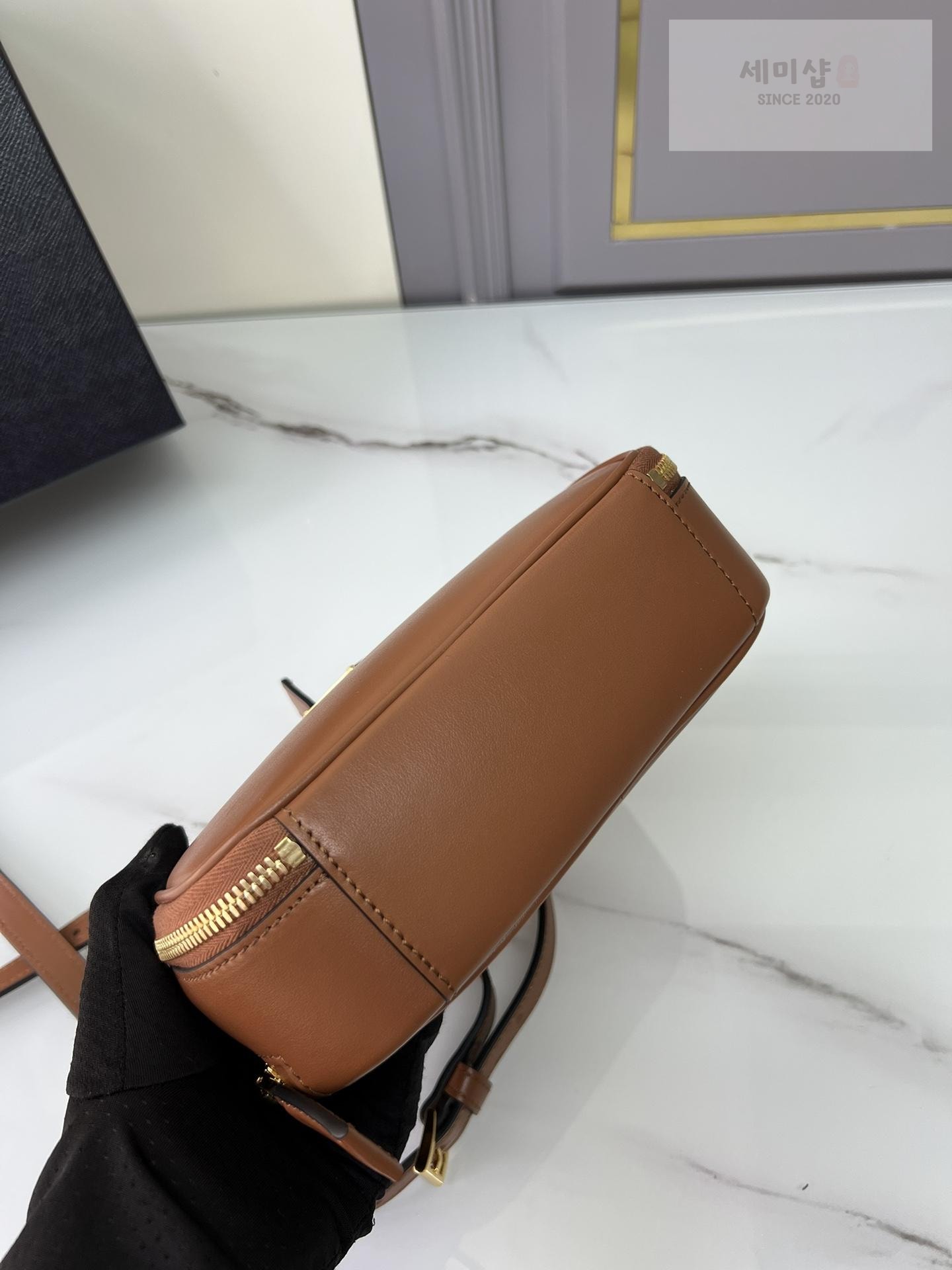P R A D A Prada Odette Leather Mini Bag 2번 이미지