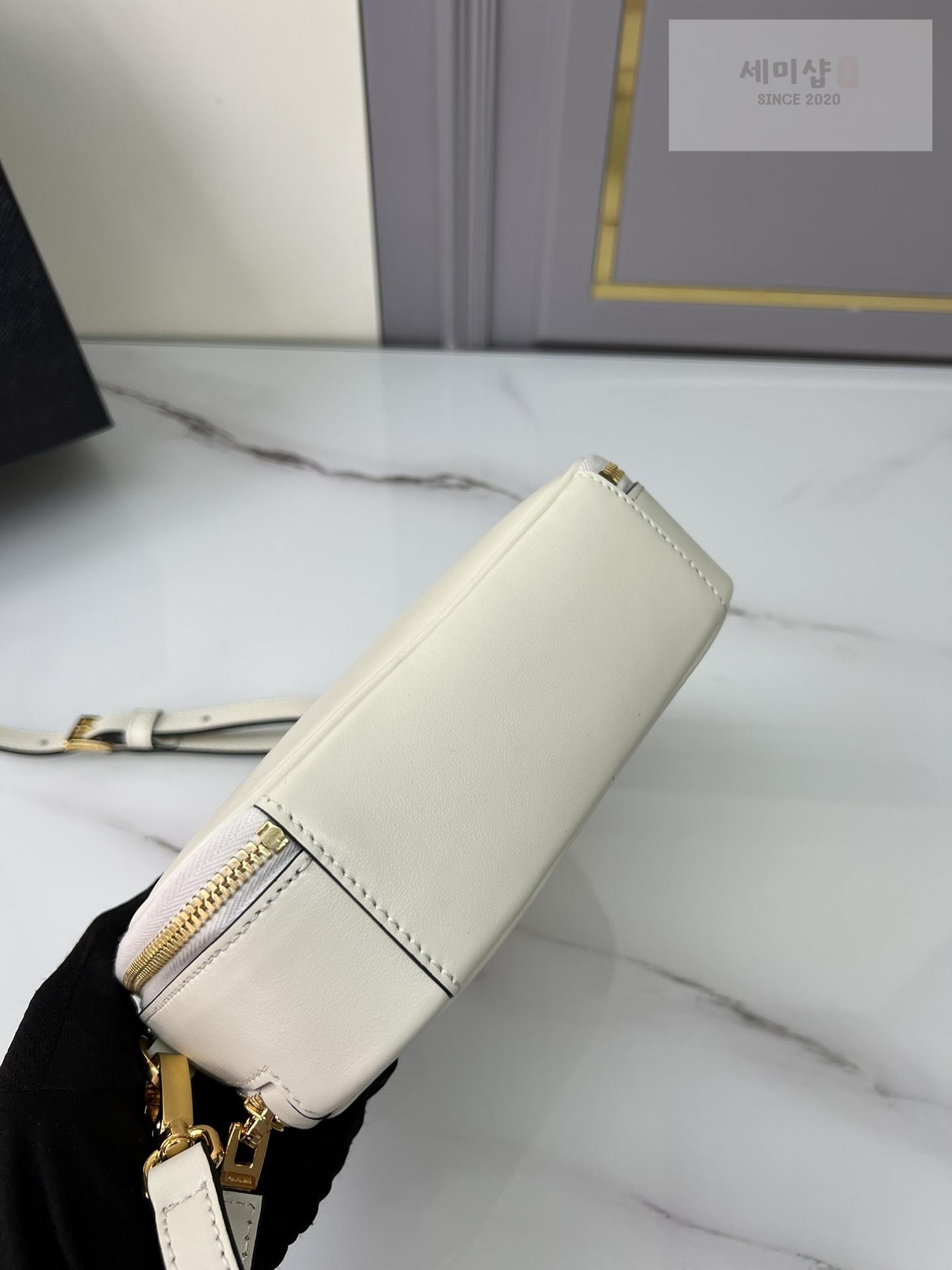 P R A D A Prada Odette Leather Mini Bag 24번 이미지