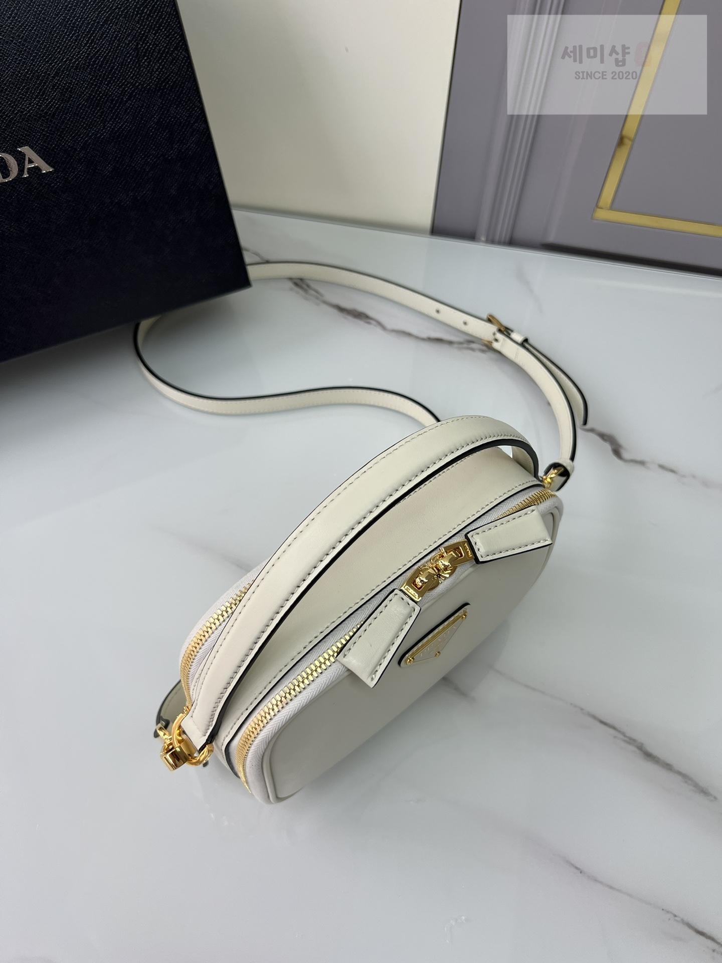 P R A D A Prada Odette Leather Mini Bag 9번 이미지