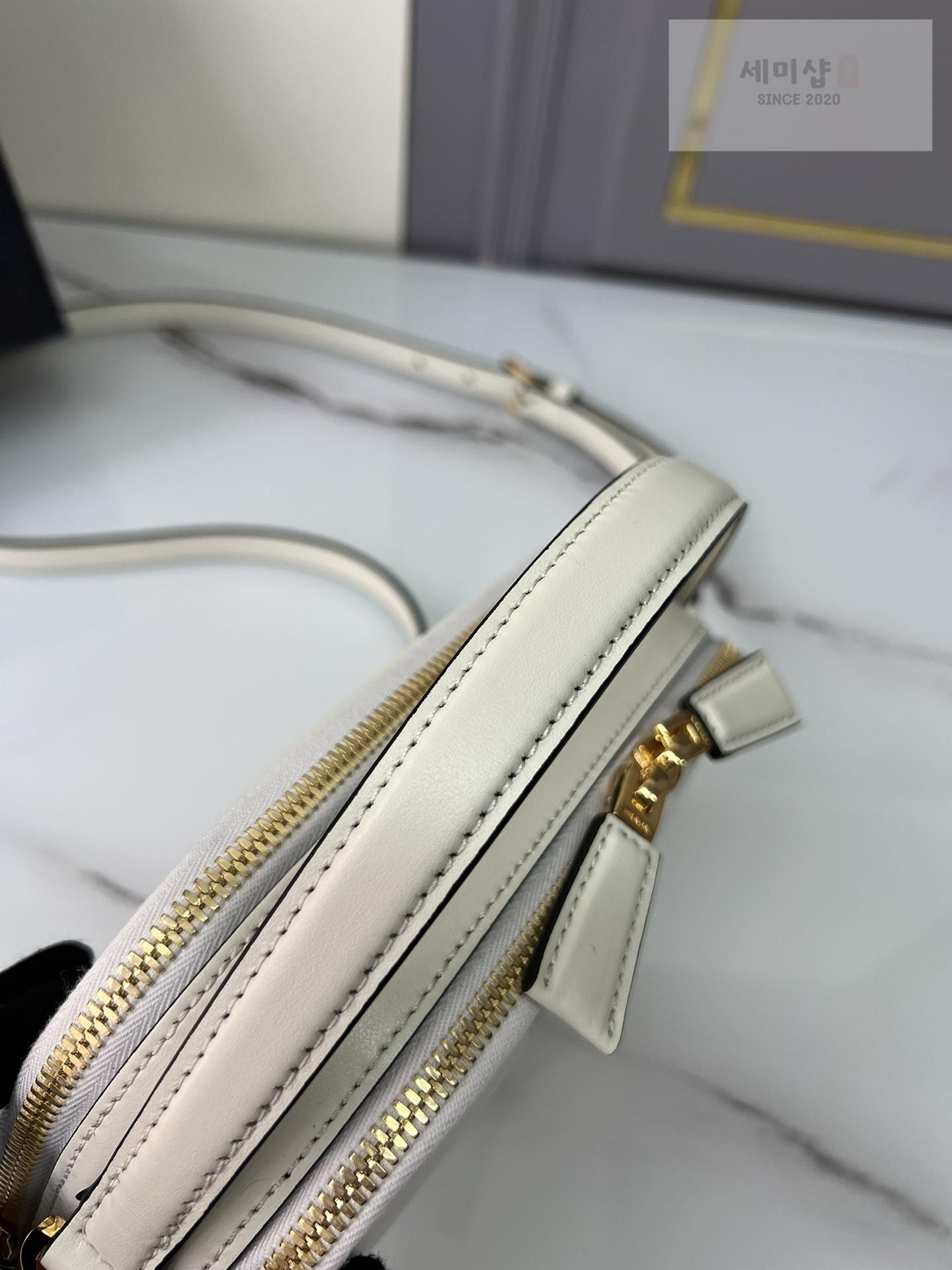 P R A D A Prada Odette Leather Mini Bag 10번 이미지