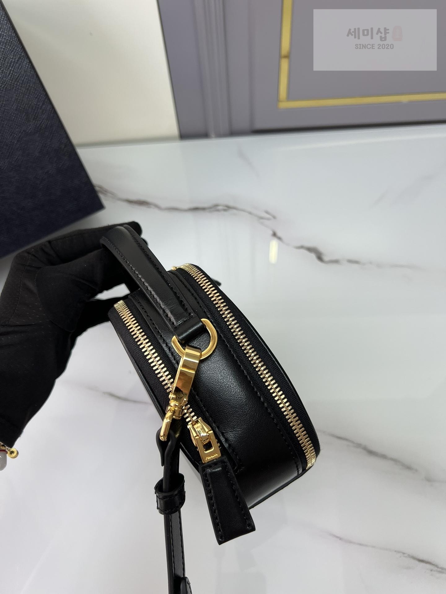 P R A D A Prada Odette Leather Mini Bag 15번 이미지