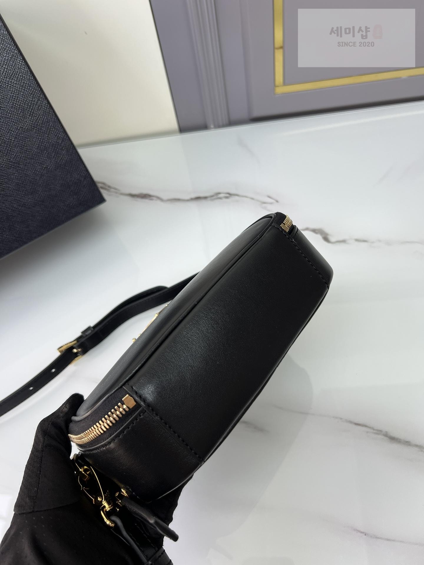 P R A D A Prada Odette Leather Mini Bag 16번 이미지
