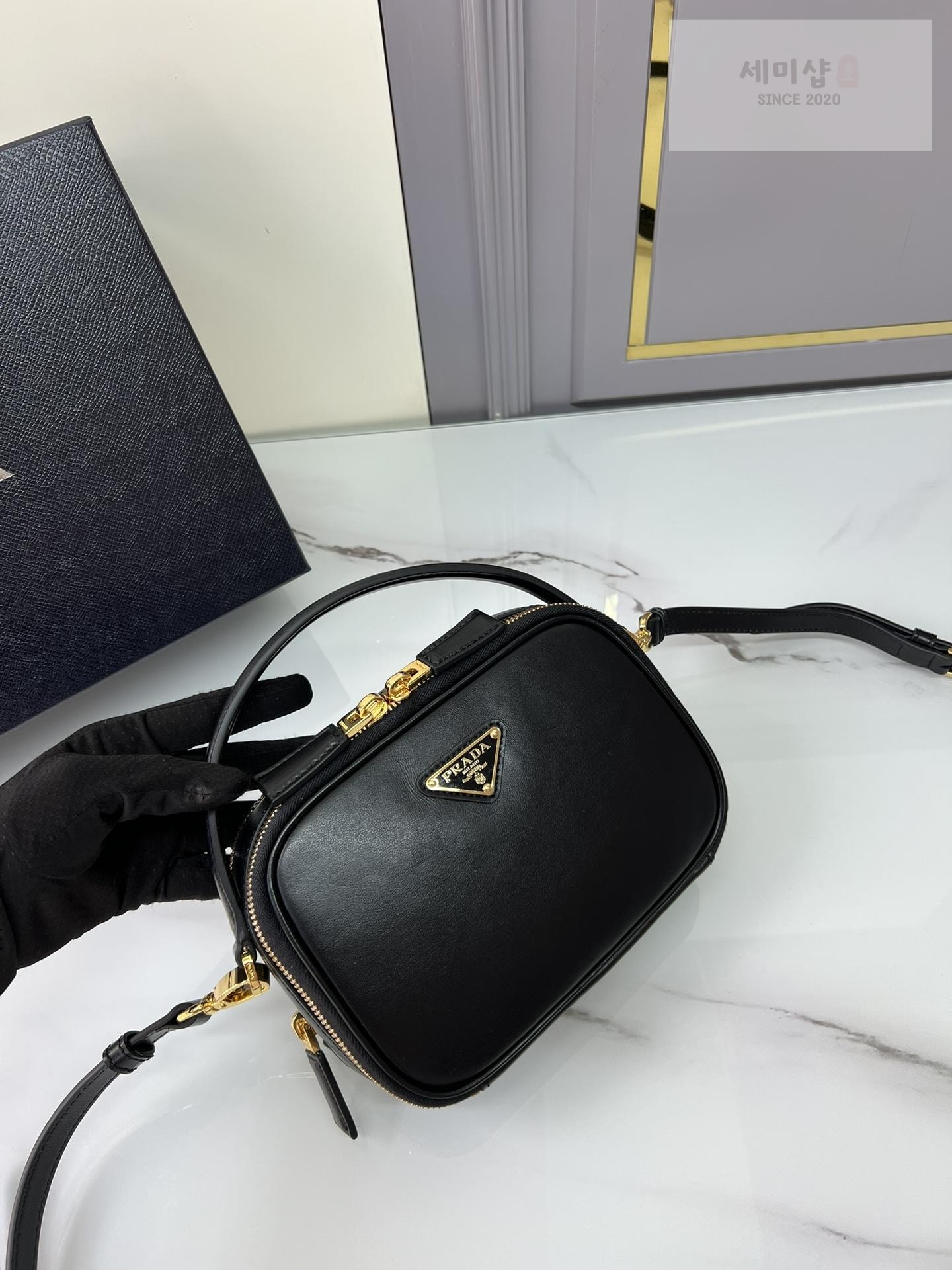 P R A D A Prada Odette Leather Mini Bag 17번 이미지