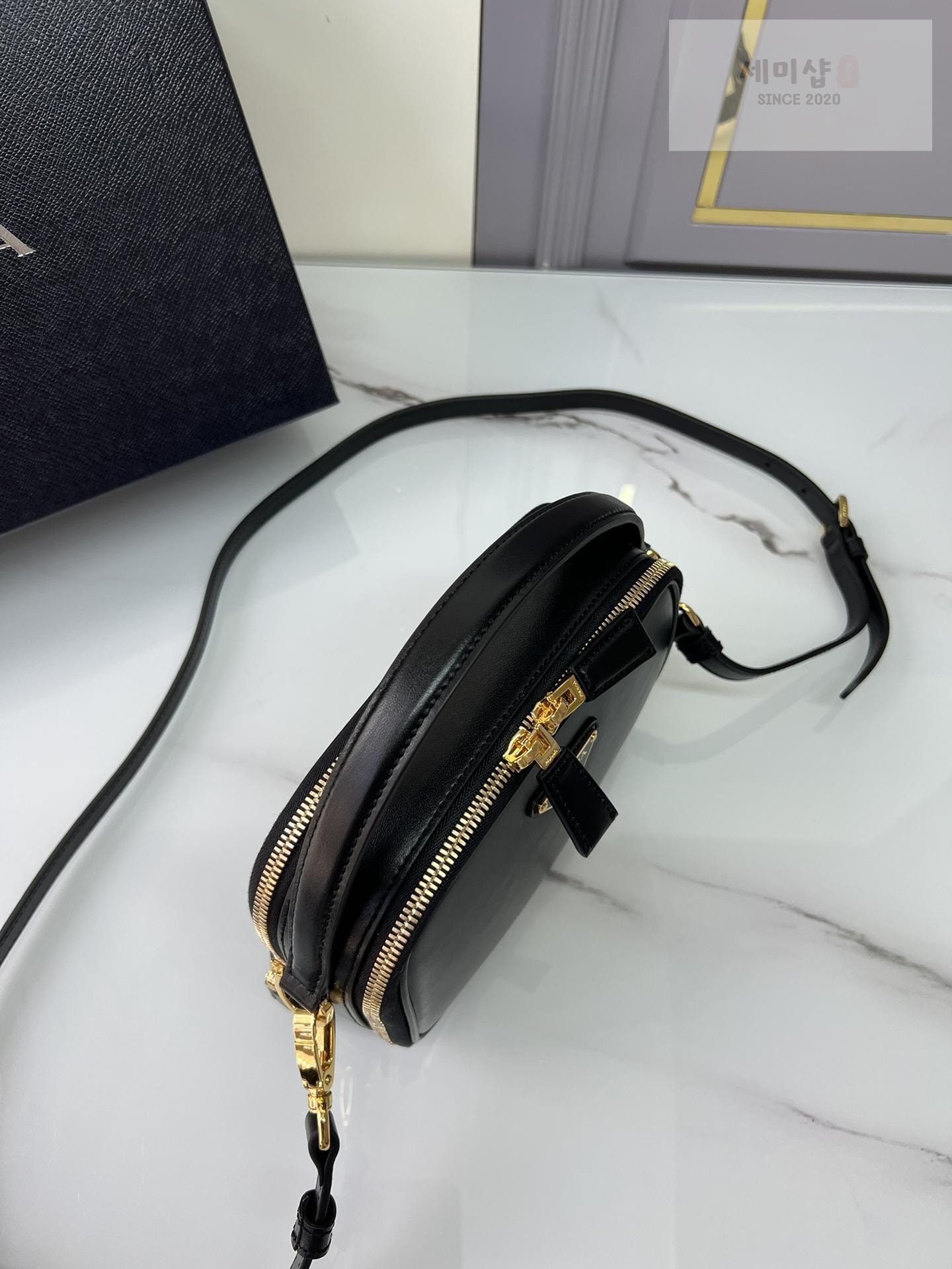 P R A D A Prada Odette Leather Mini Bag 18번 이미지