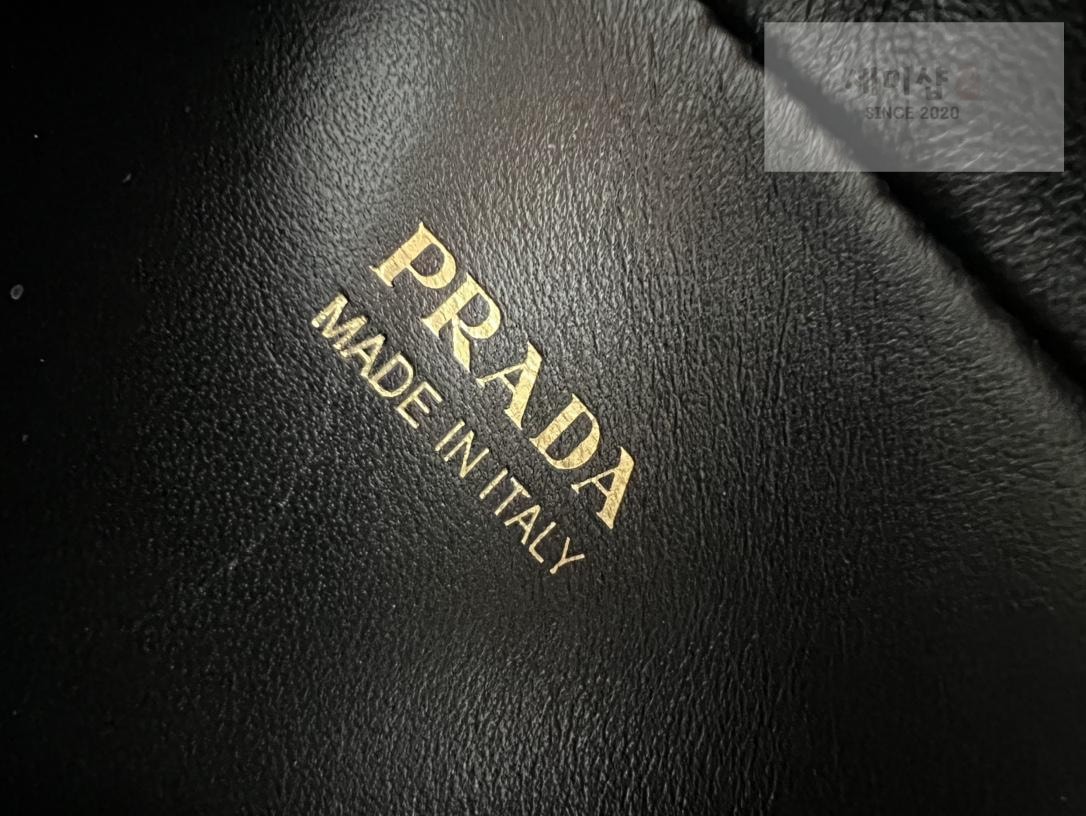 P R A D A Prada Odette Leather Mini Bag 20번 이미지