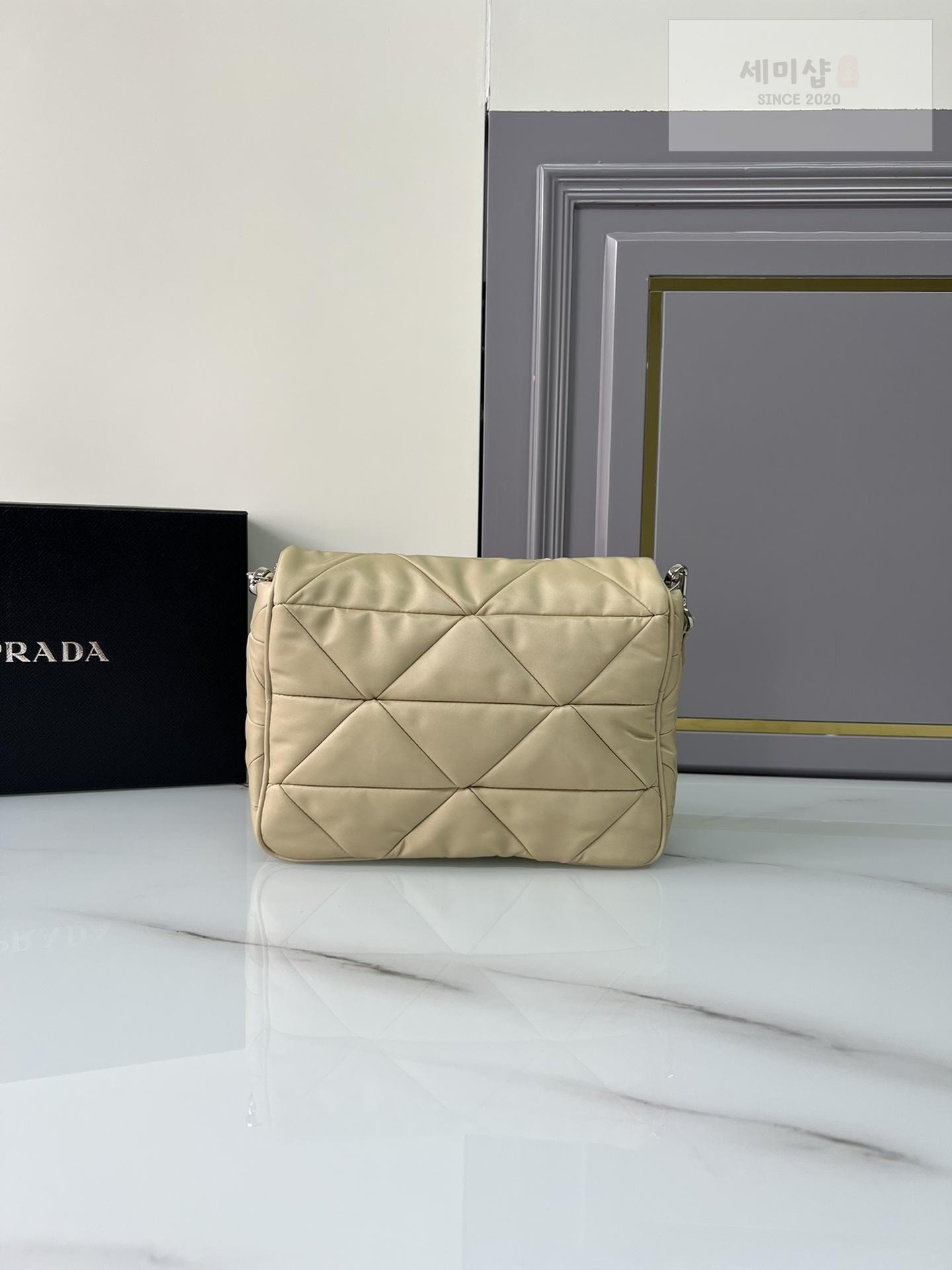 P R A D A Prada Padded Re-Nylon Shoulder Bag 1번 이미지