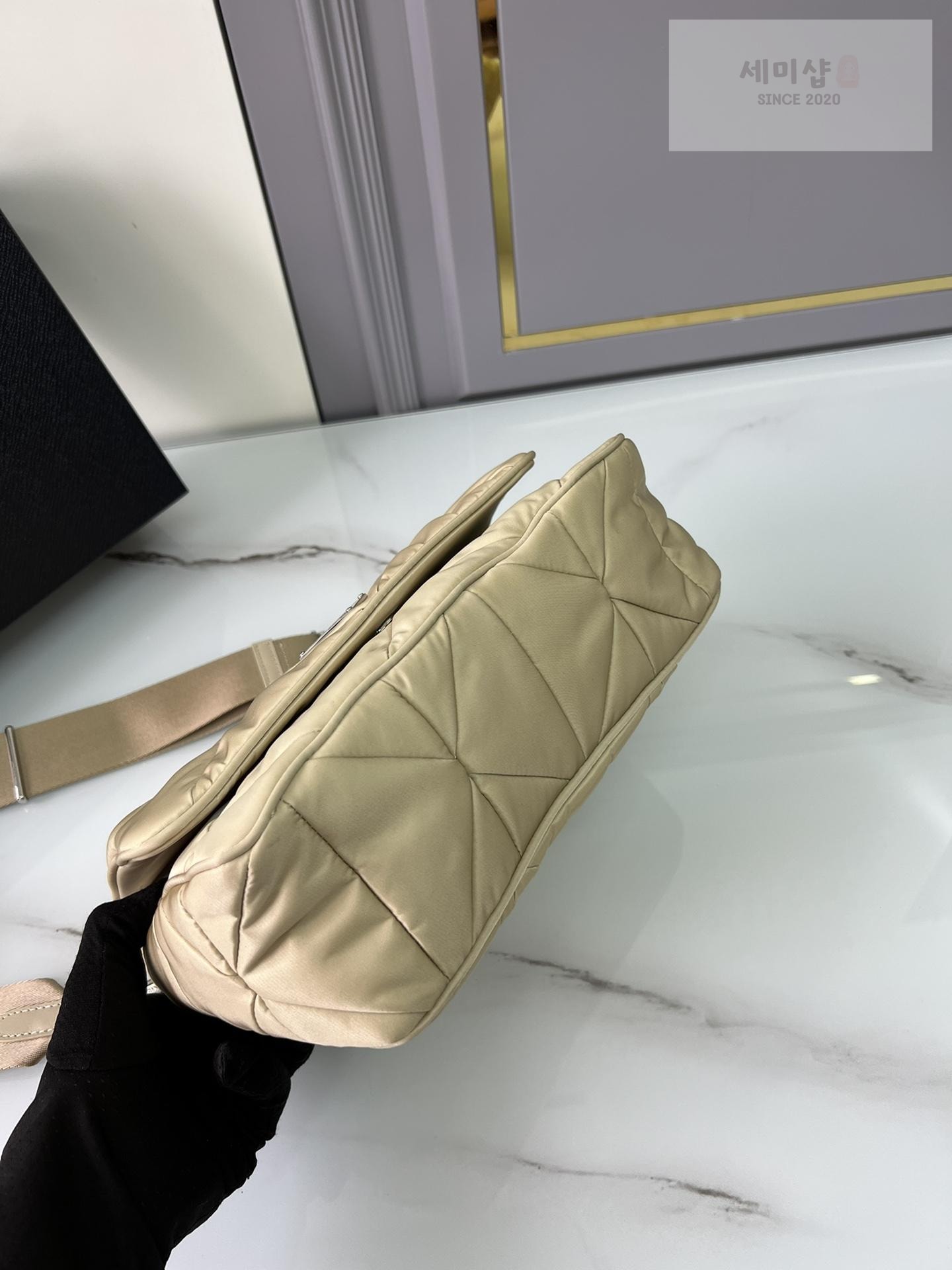 P R A D A Prada Padded Re-Nylon Shoulder Bag 3번 이미지