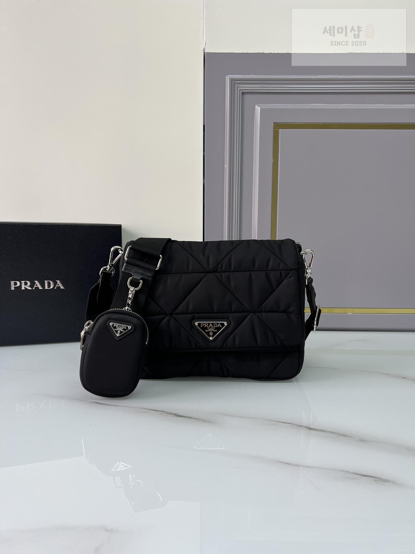 P R A D A Prada Padded Re-Nylon Shoulder Bag 16번 이미지