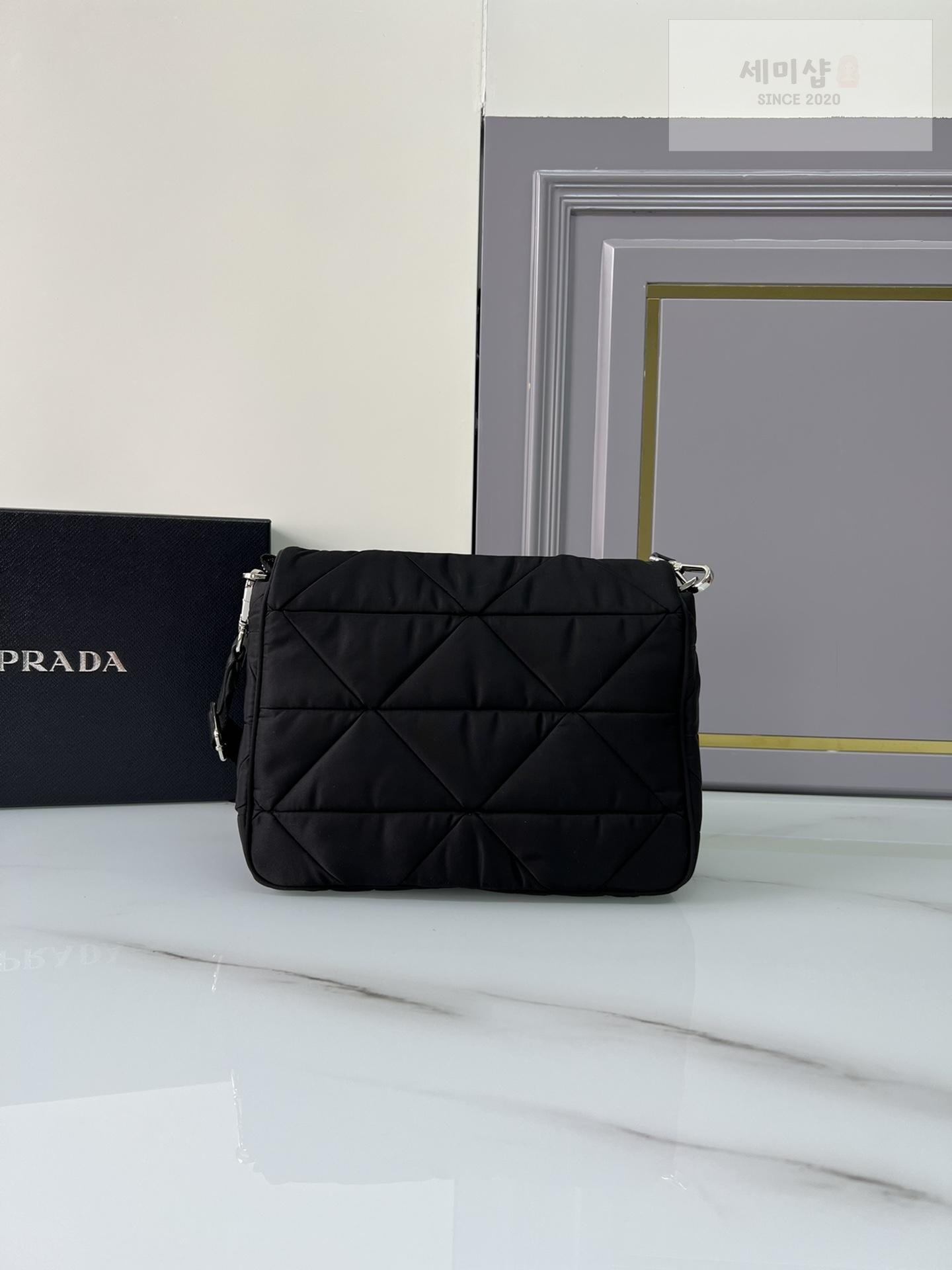 P R A D A Prada Padded Re-Nylon Shoulder Bag 6번 이미지