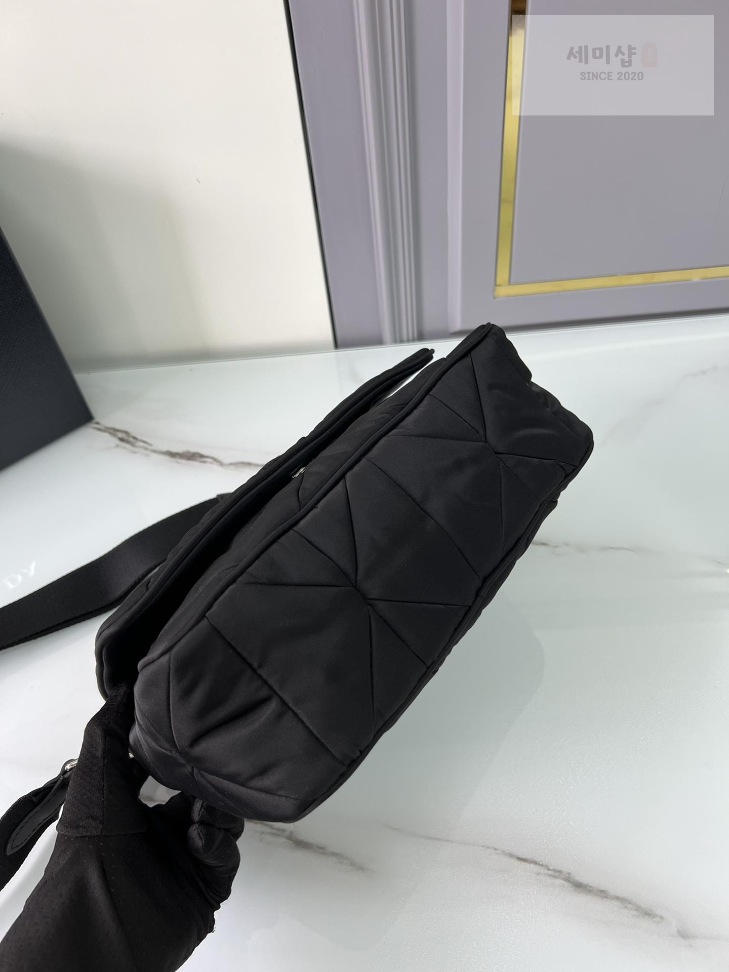 P R A D A Prada Padded Re-Nylon Shoulder Bag 8번 이미지