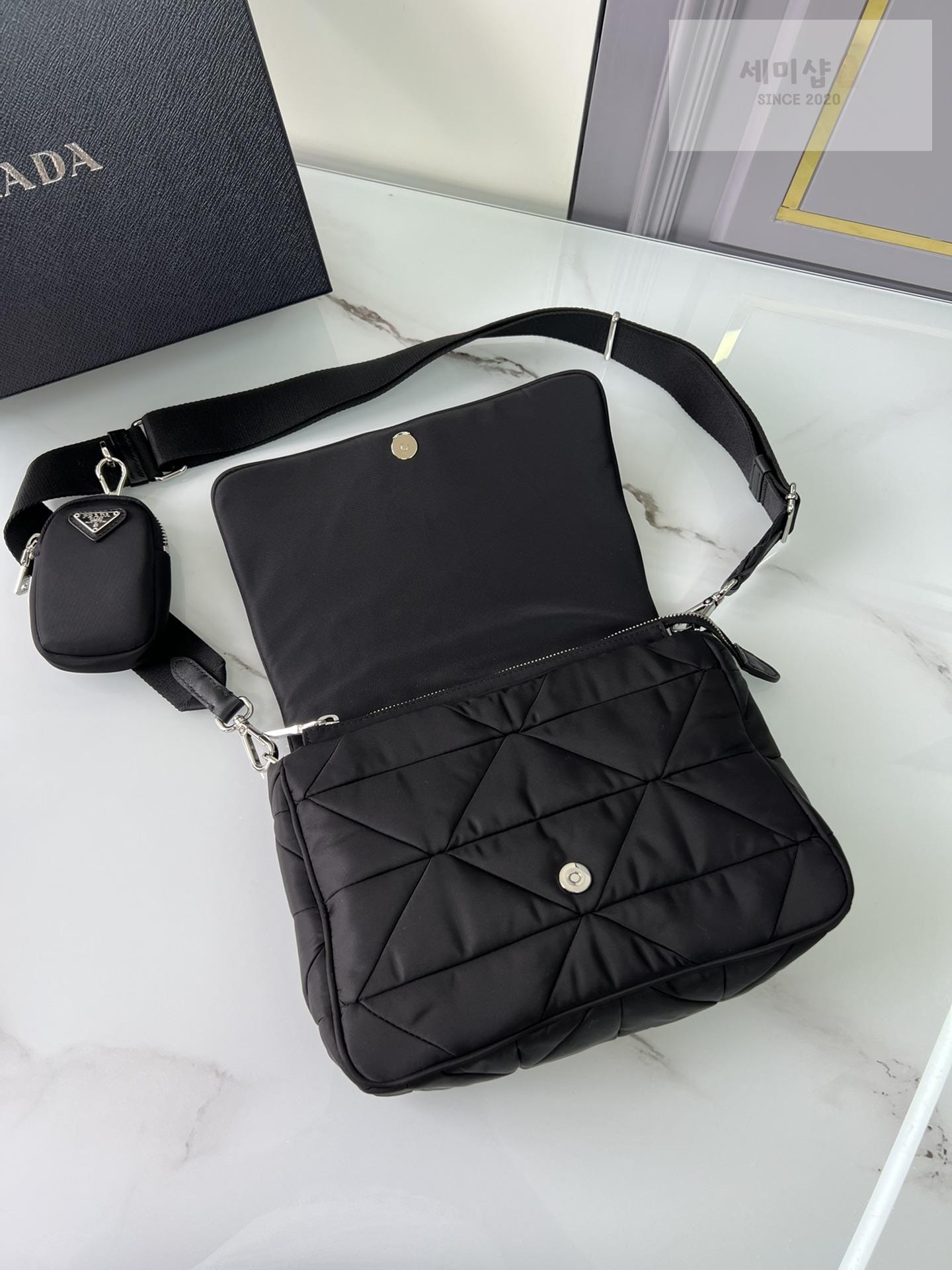 P R A D A Prada Padded Re-Nylon Shoulder Bag 10번 이미지