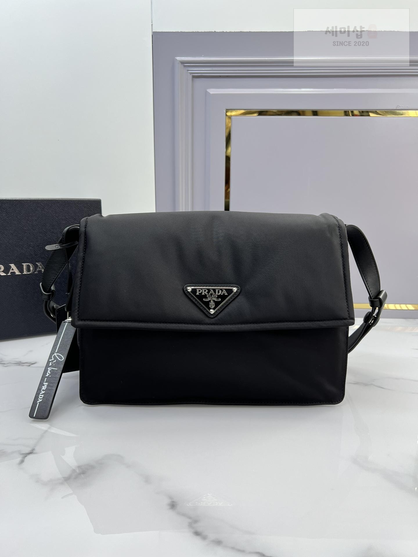 P R A D A Prada Padded Re - Nylon Shoulder Bag 1번 이미지