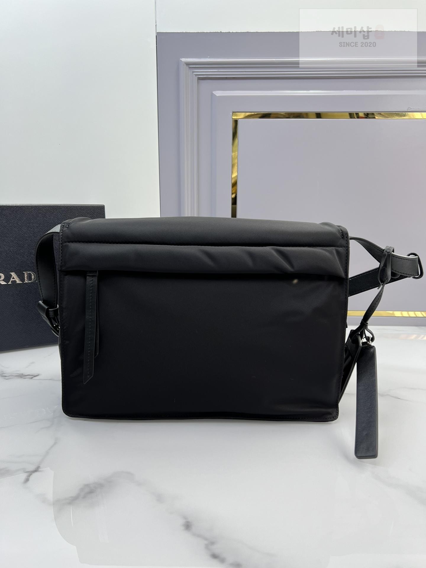 P R A D A Prada Padded Re - Nylon Shoulder Bag 2번 이미지