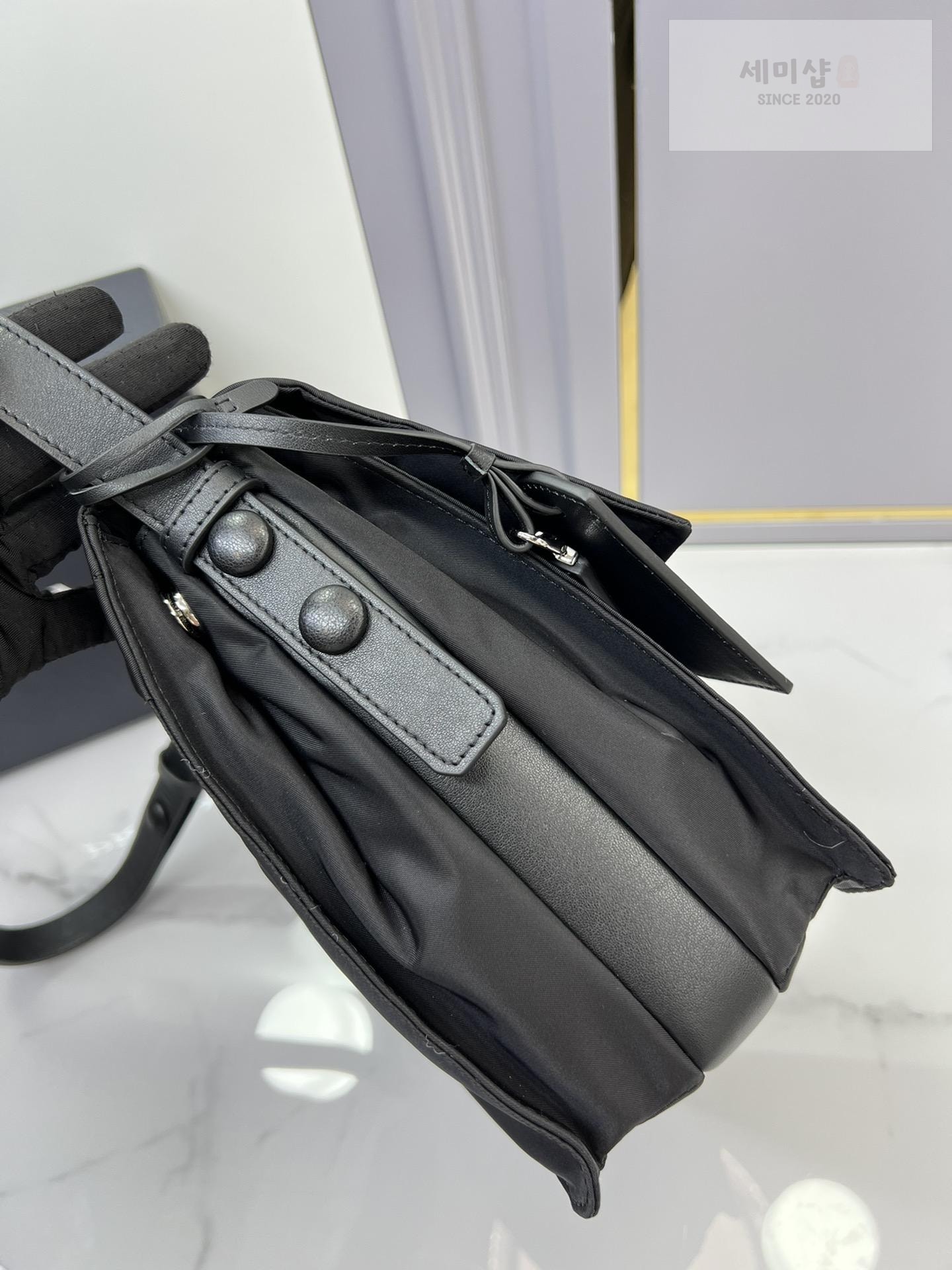 P R A D A Prada Padded Re - Nylon Shoulder Bag 3번 이미지