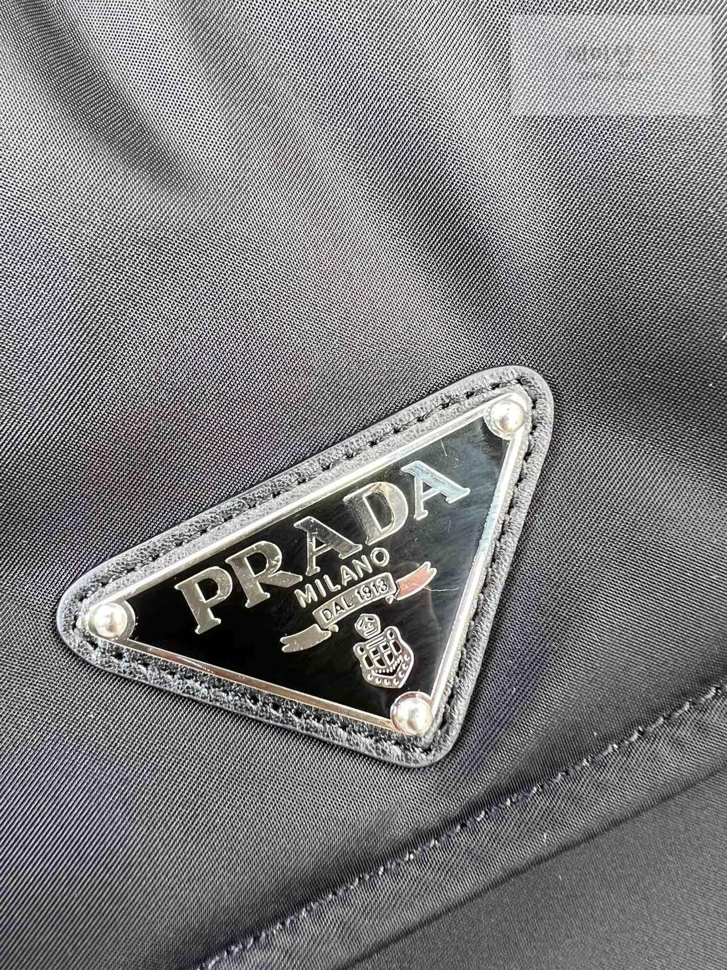P R A D A Prada Padded Re - Nylon Shoulder Bag 23번 이미지