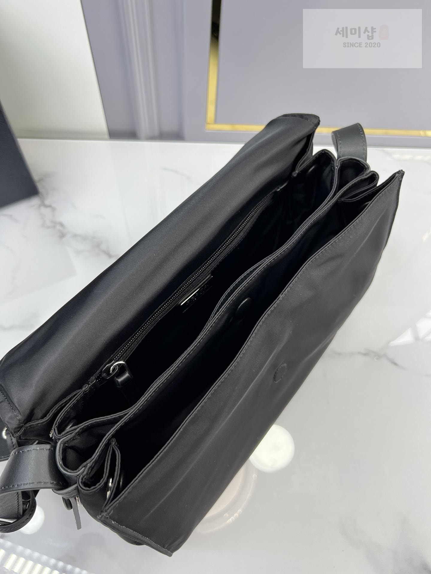 P R A D A Prada Padded Re - Nylon Shoulder Bag 6번 이미지