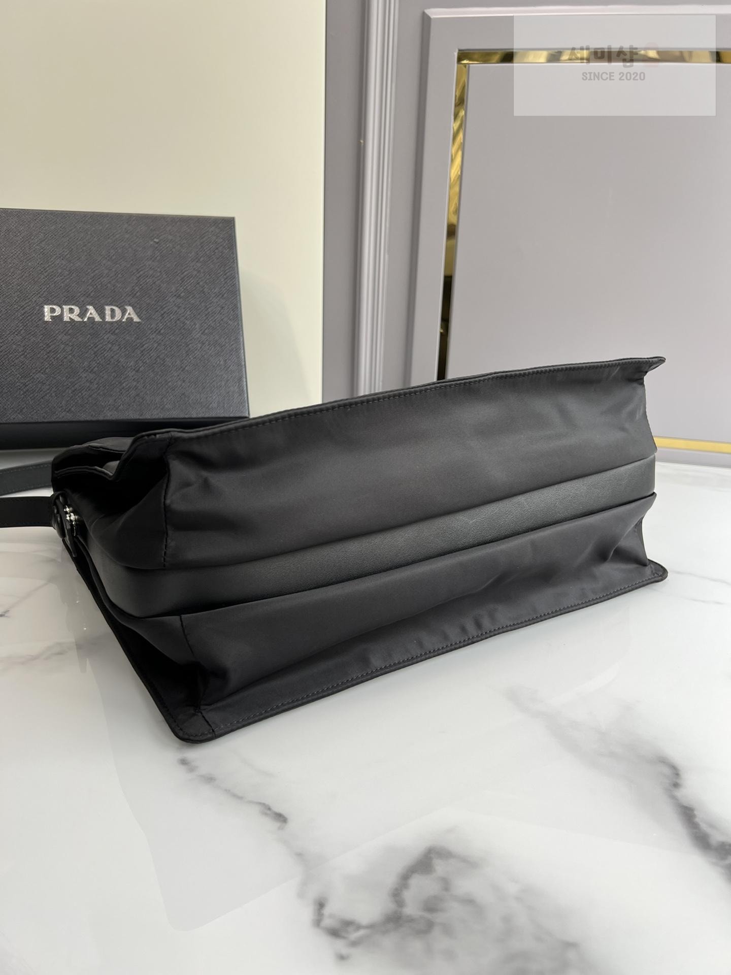 P R A D A Prada Padded Re - Nylon Shoulder Bag 11번 이미지