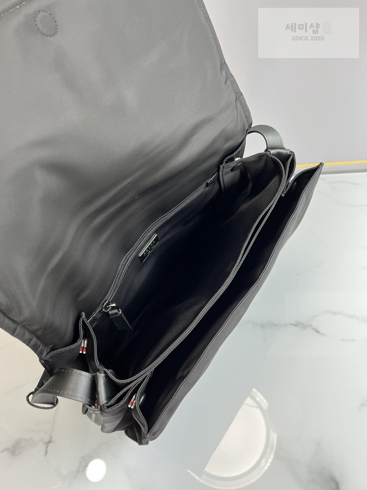 P R A D A Prada Padded Re - Nylon Shoulder Bag 14번 이미지