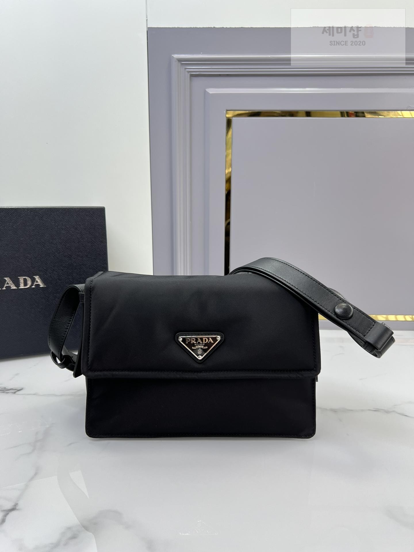 P R A D A Prada Padded Re - Nylon Shoulder Bag 16번 이미지