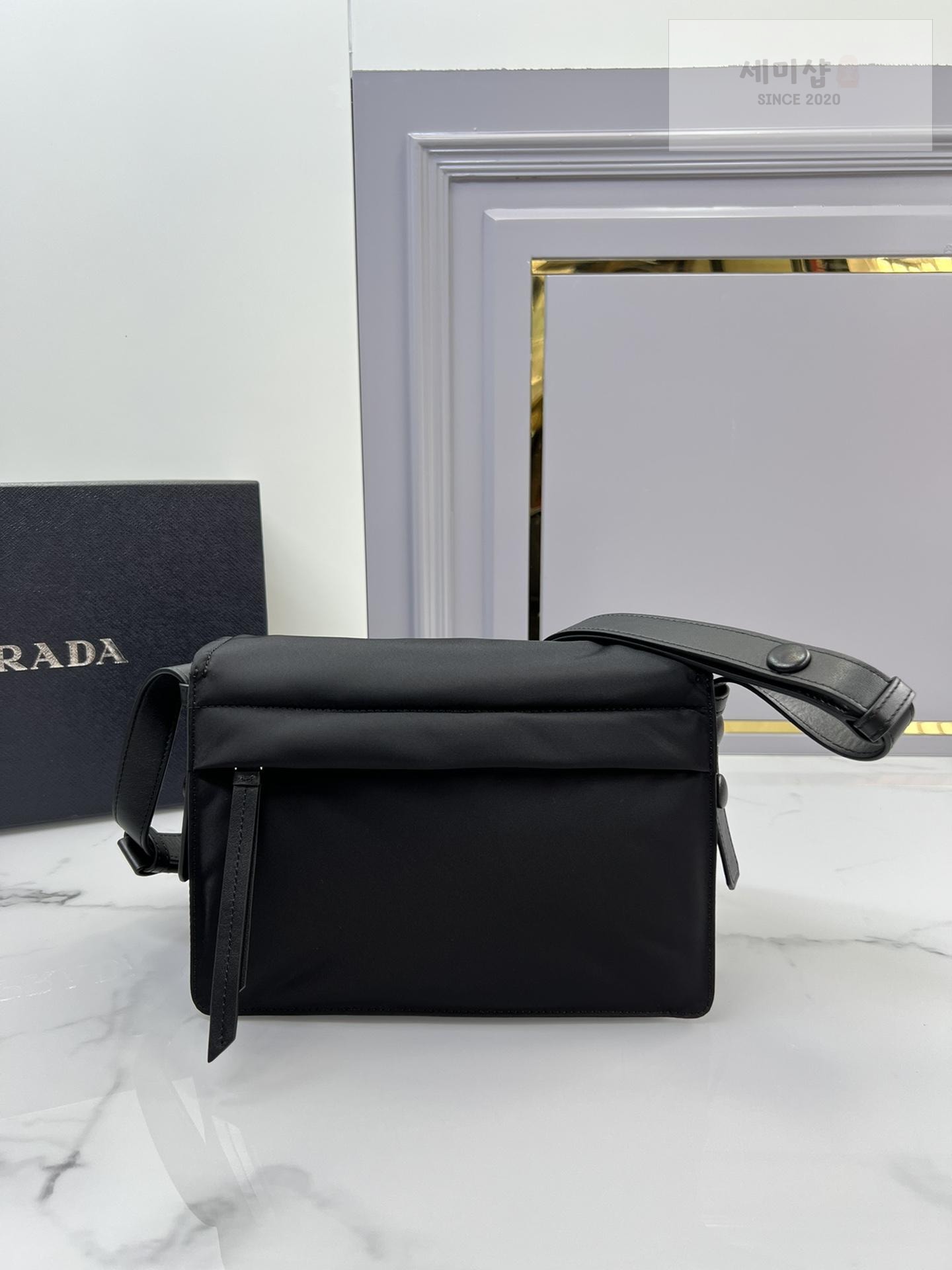 P R A D A Prada Padded Re - Nylon Shoulder Bag 17번 이미지