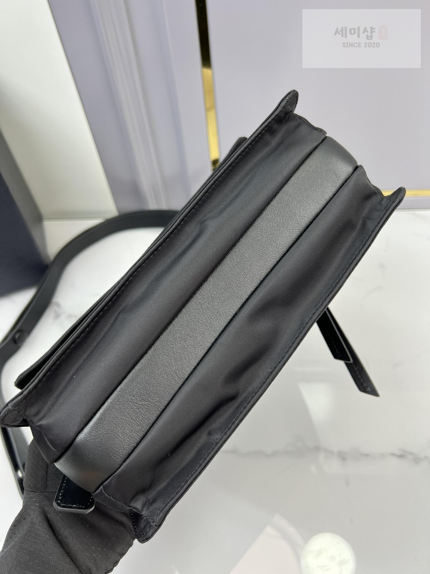 P R A D A Prada Padded Re - Nylon Shoulder Bag 19번 이미지