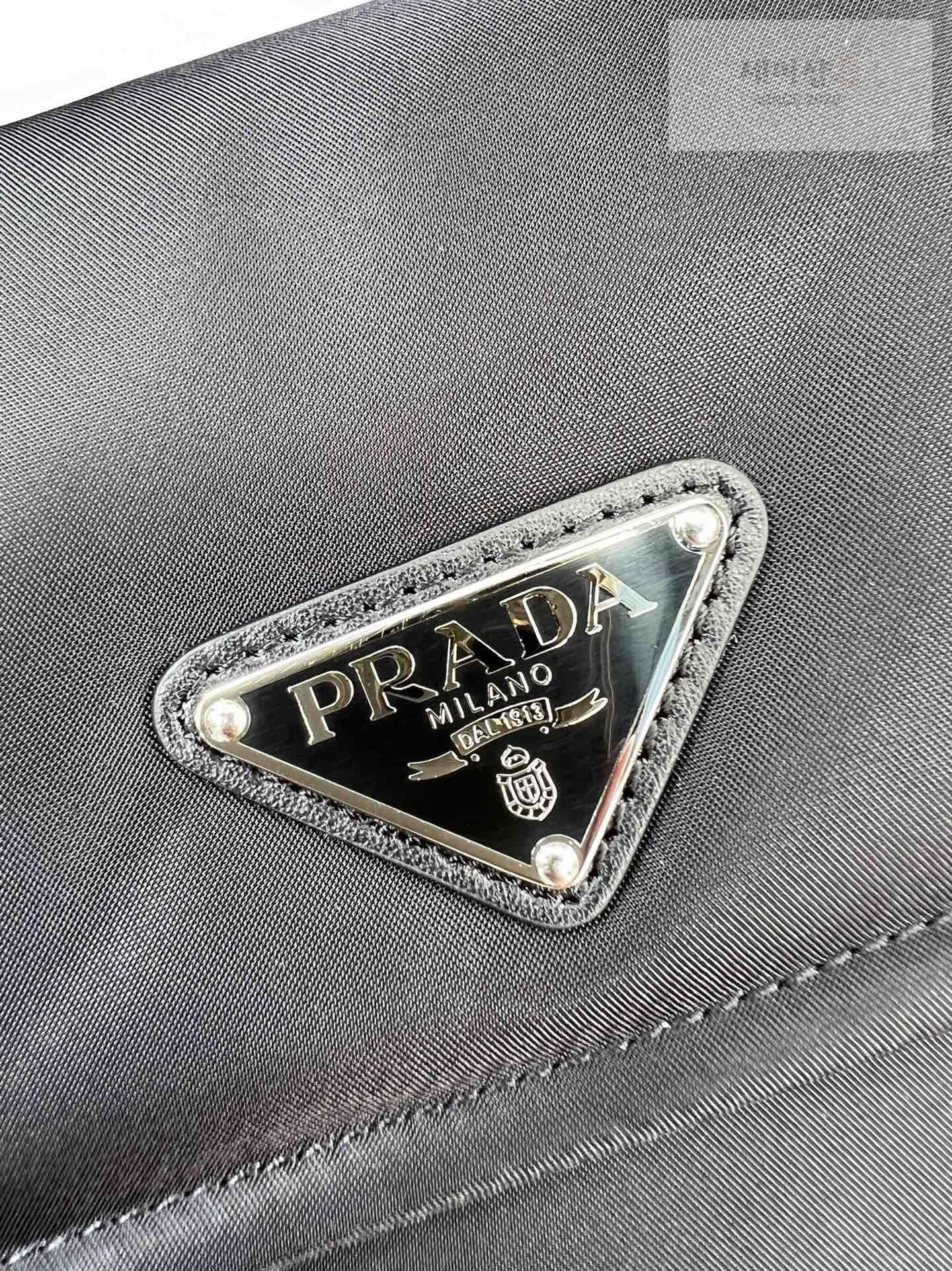P R A D A Prada Padded Re - Nylon Shoulder Bag 20번 이미지