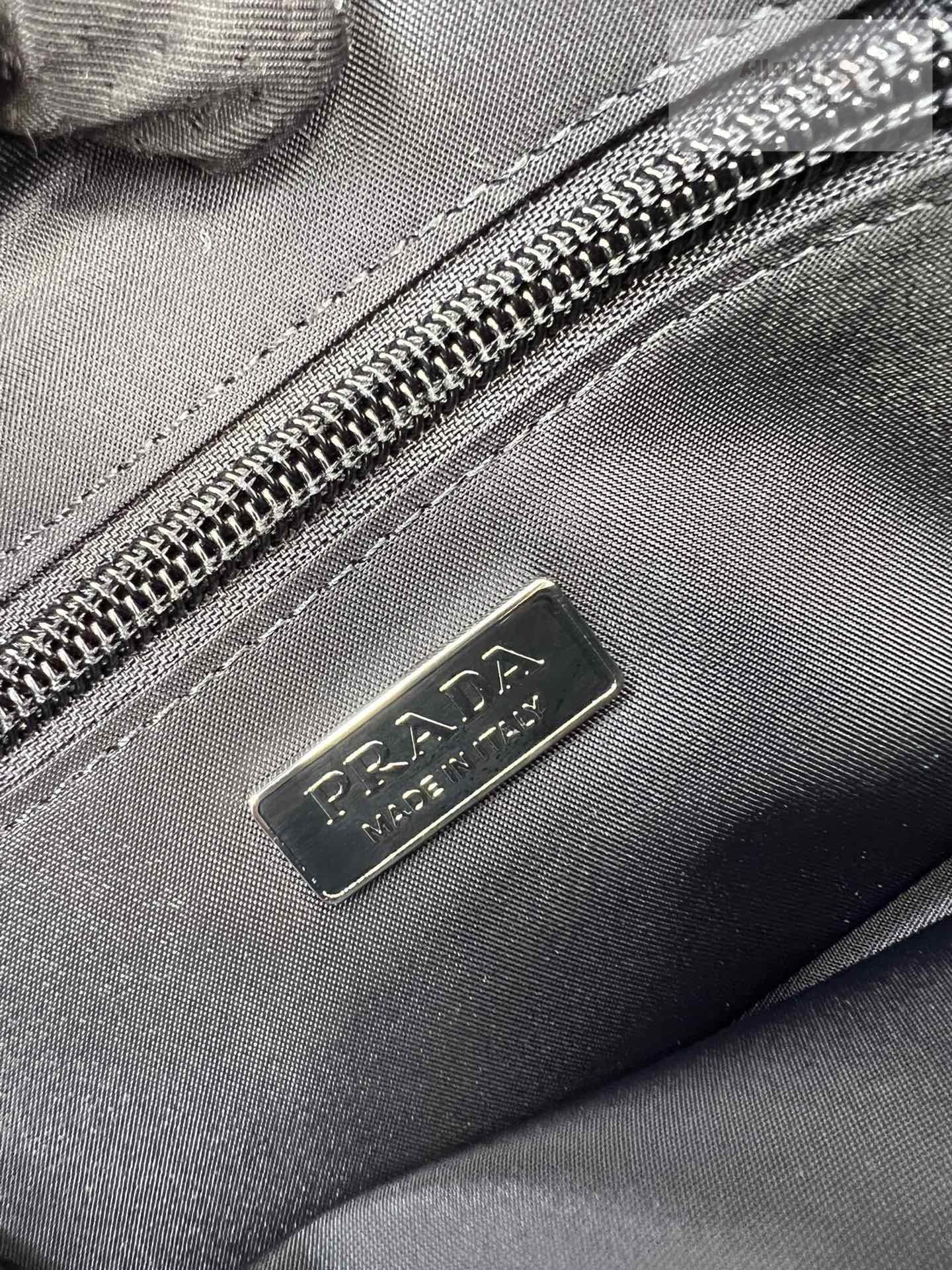P R A D A Prada Padded Re - Nylon Shoulder Bag 22번 이미지
