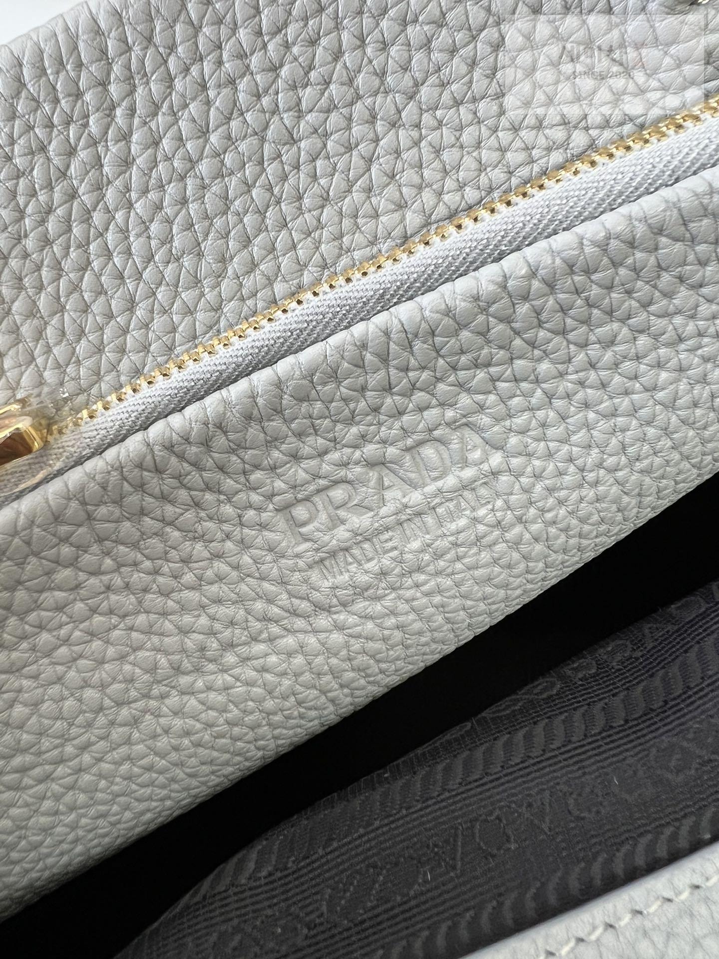 P R A D A Prada Perforate Logo Leather Tote Bag 14번 이미지
