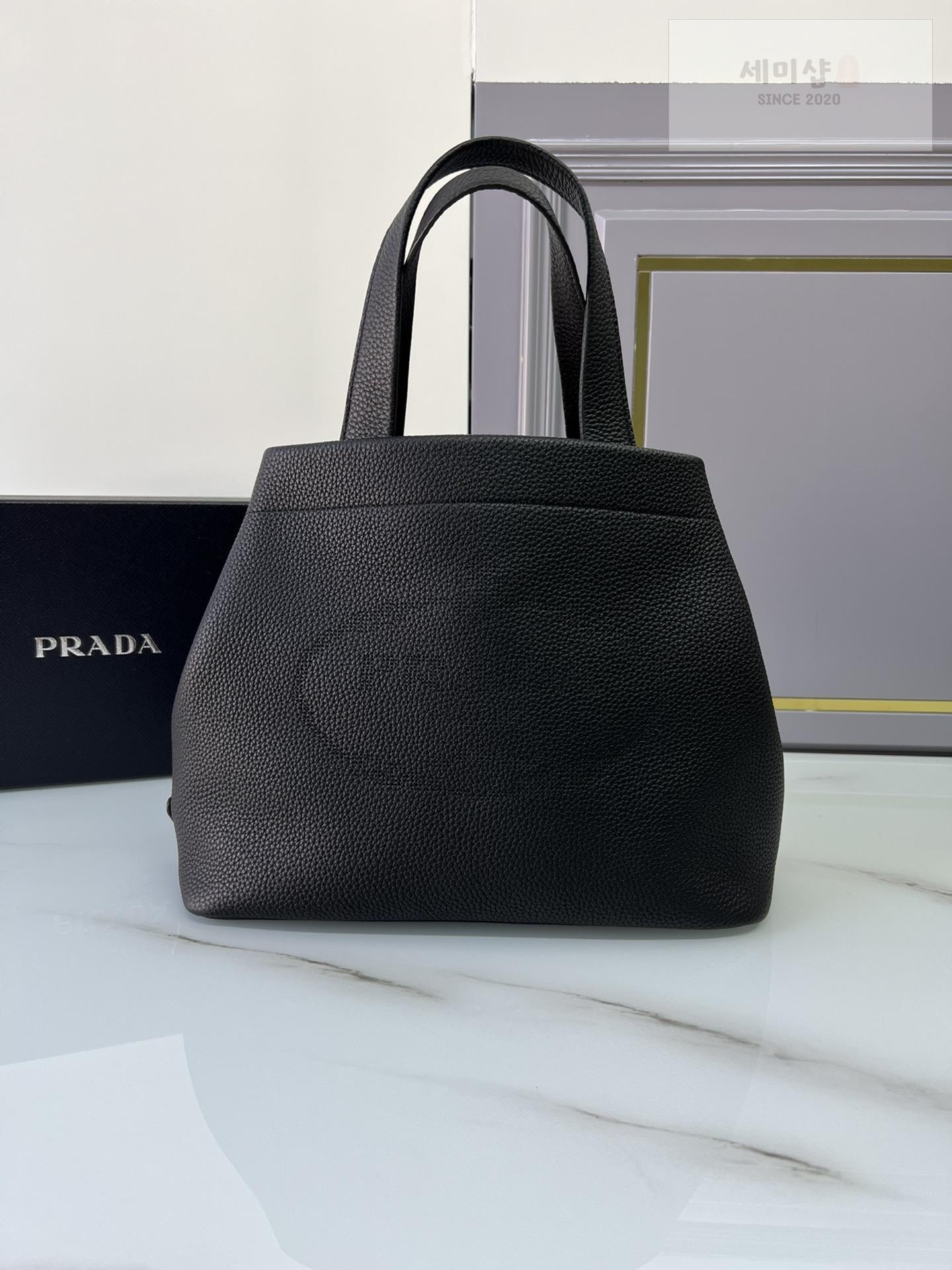P R A D A Prada Perforate Logo Leather Tote Bag 26번 이미지