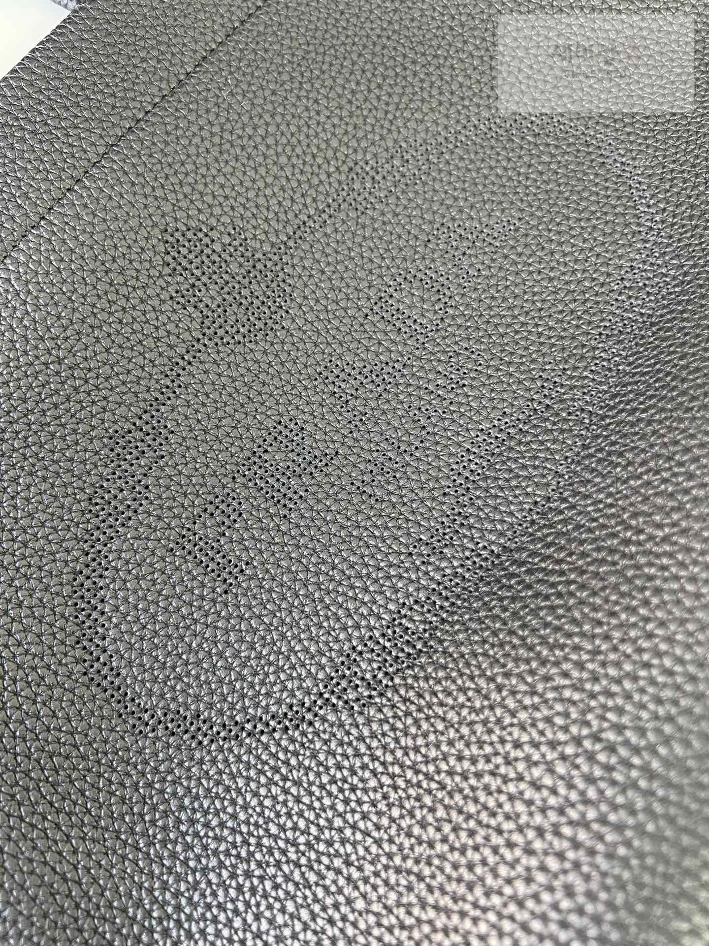 P R A D A Prada Perforate Logo Leather Tote Bag 17번 이미지
