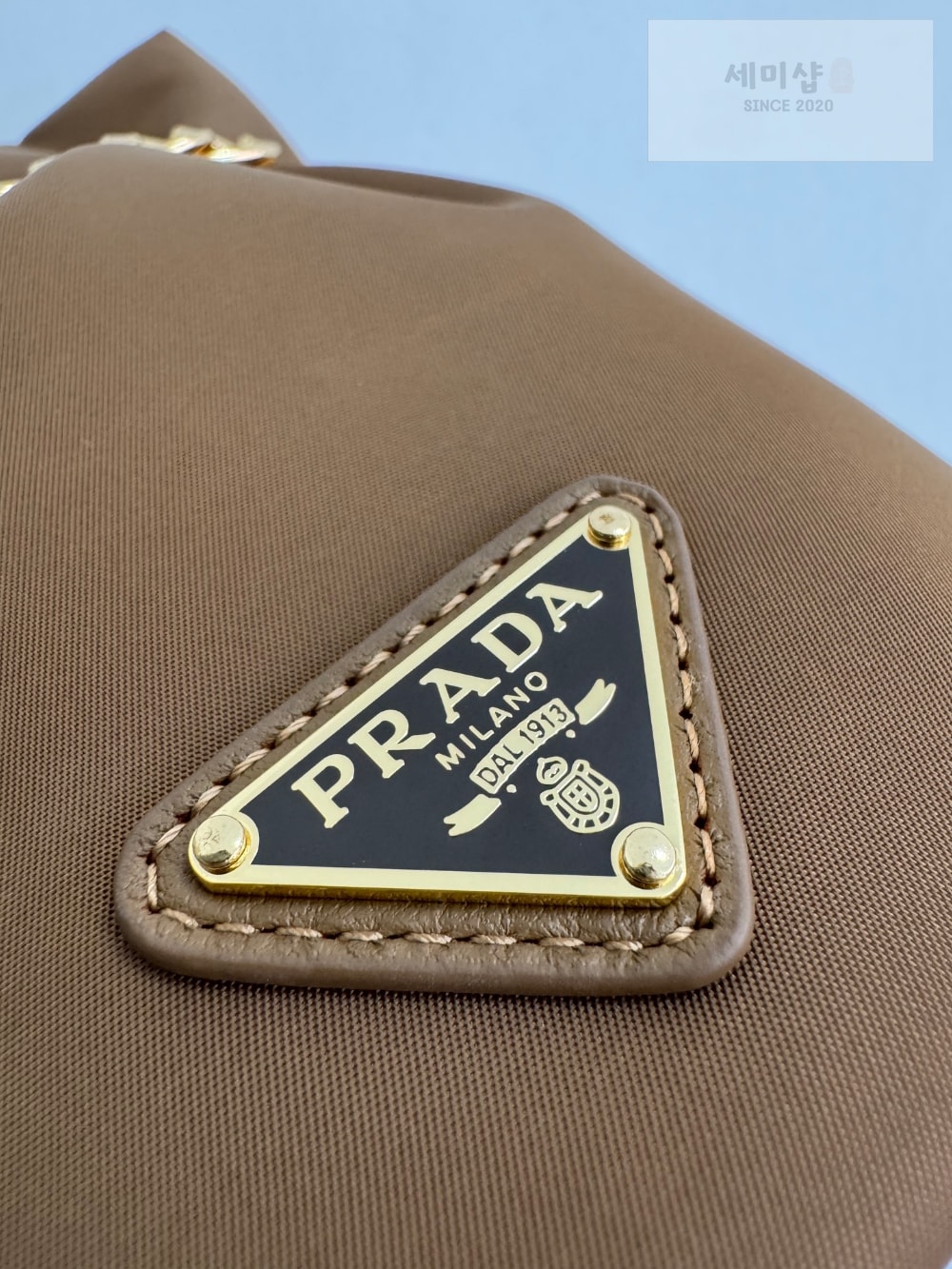 P R A D A Prada Petit Sac Noir Re-Nylon Bucket Bag 5번 이미지