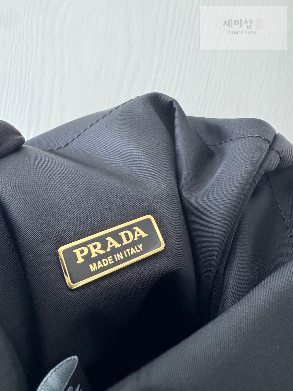 P R A D A Prada Petit Sac Noir Re-Nylon Bucket Bag 14번 이미지