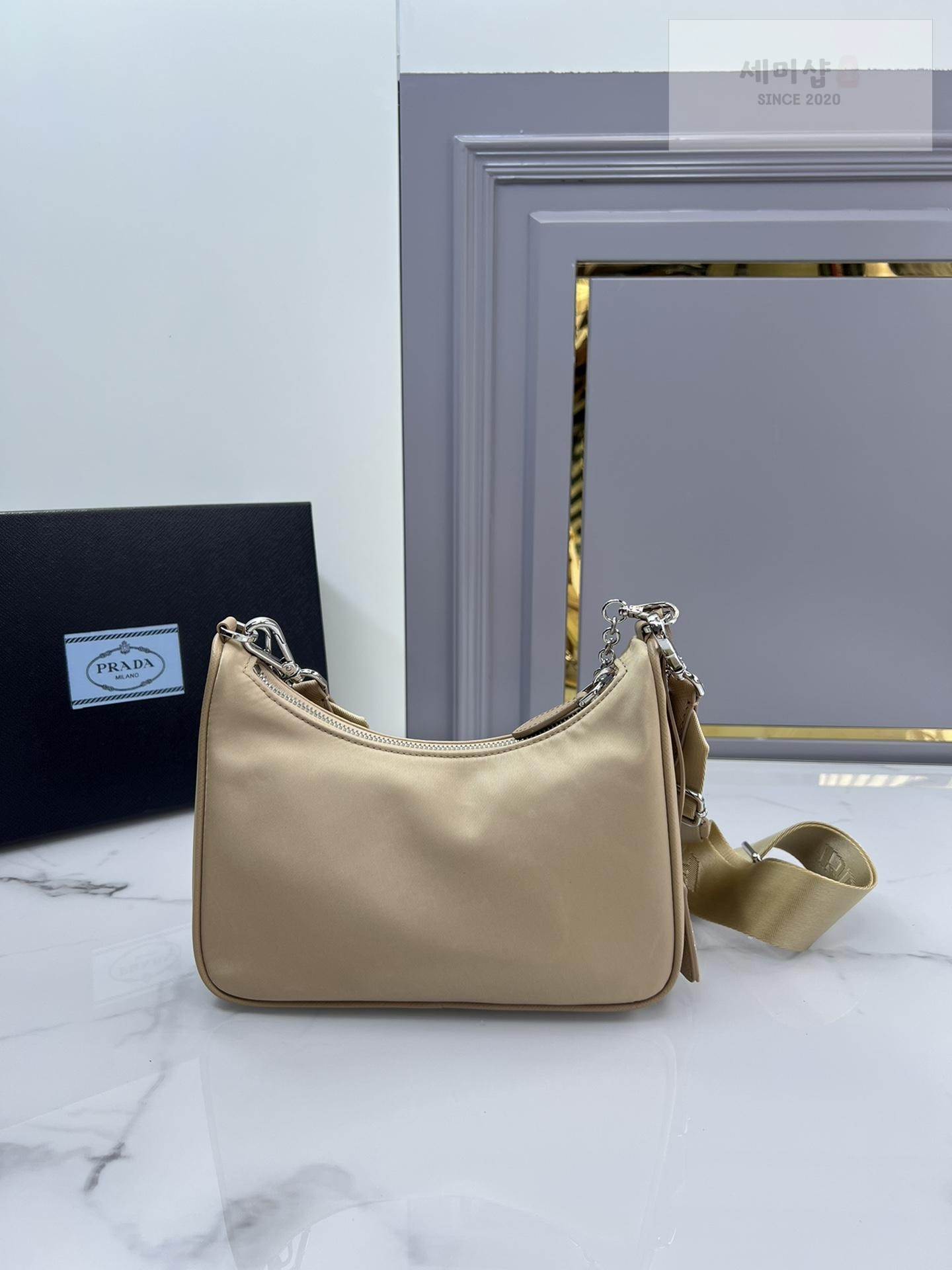 P R A D A Prada Re-Edition 2005 Nylon Hobo Bag 8번 이미지