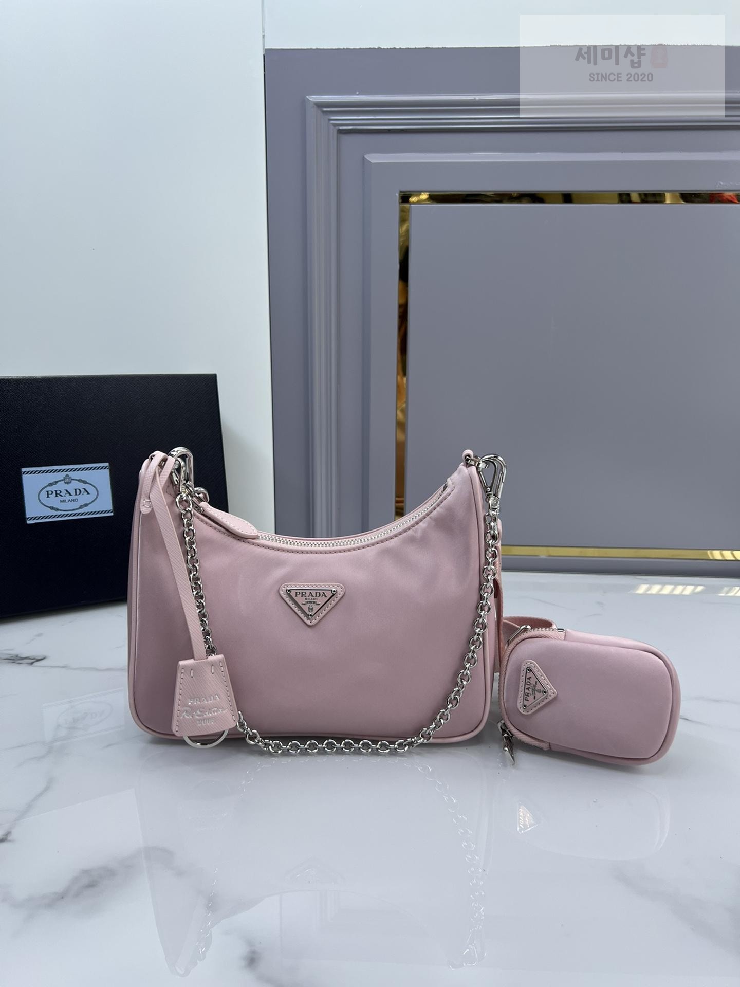 P R A D A Prada Re-Edition 2005 Nylon Hobo Bag 70번 이미지