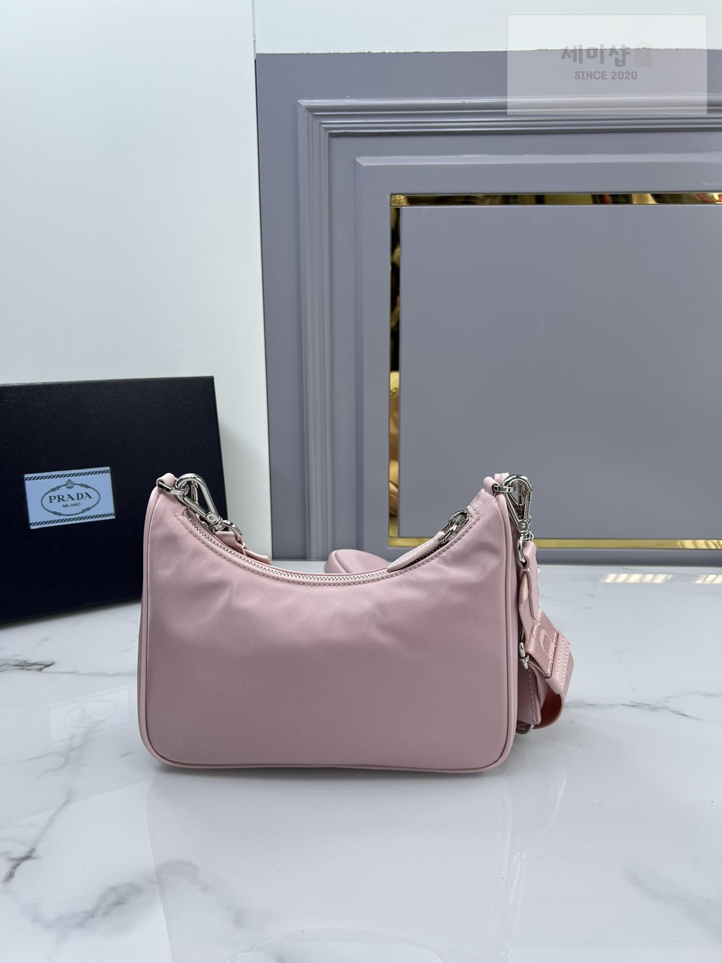 P R A D A Prada Re-Edition 2005 Nylon Hobo Bag 11번 이미지